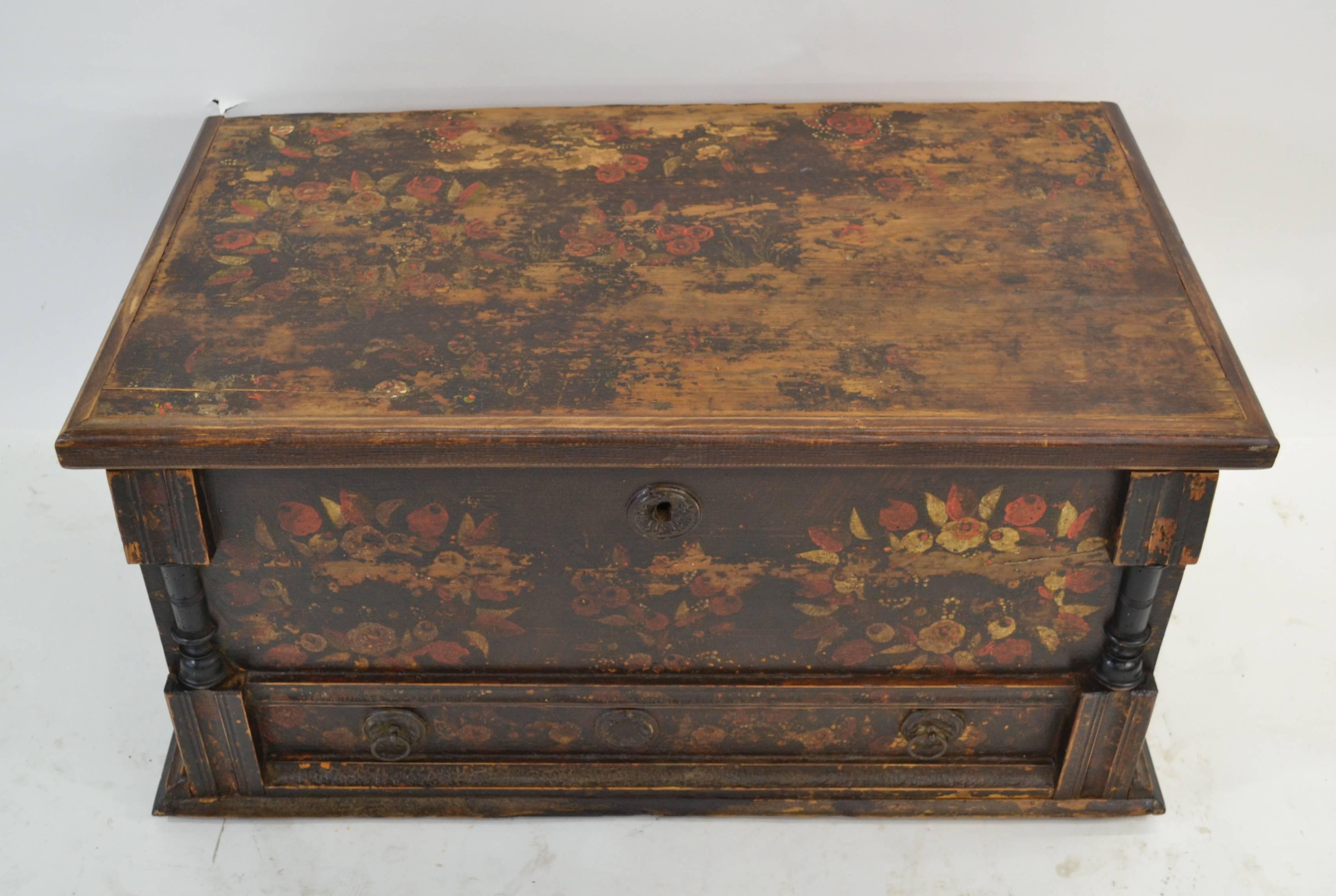 Painted Pine Blanket Chest In Good Condition In Baltimore, MD