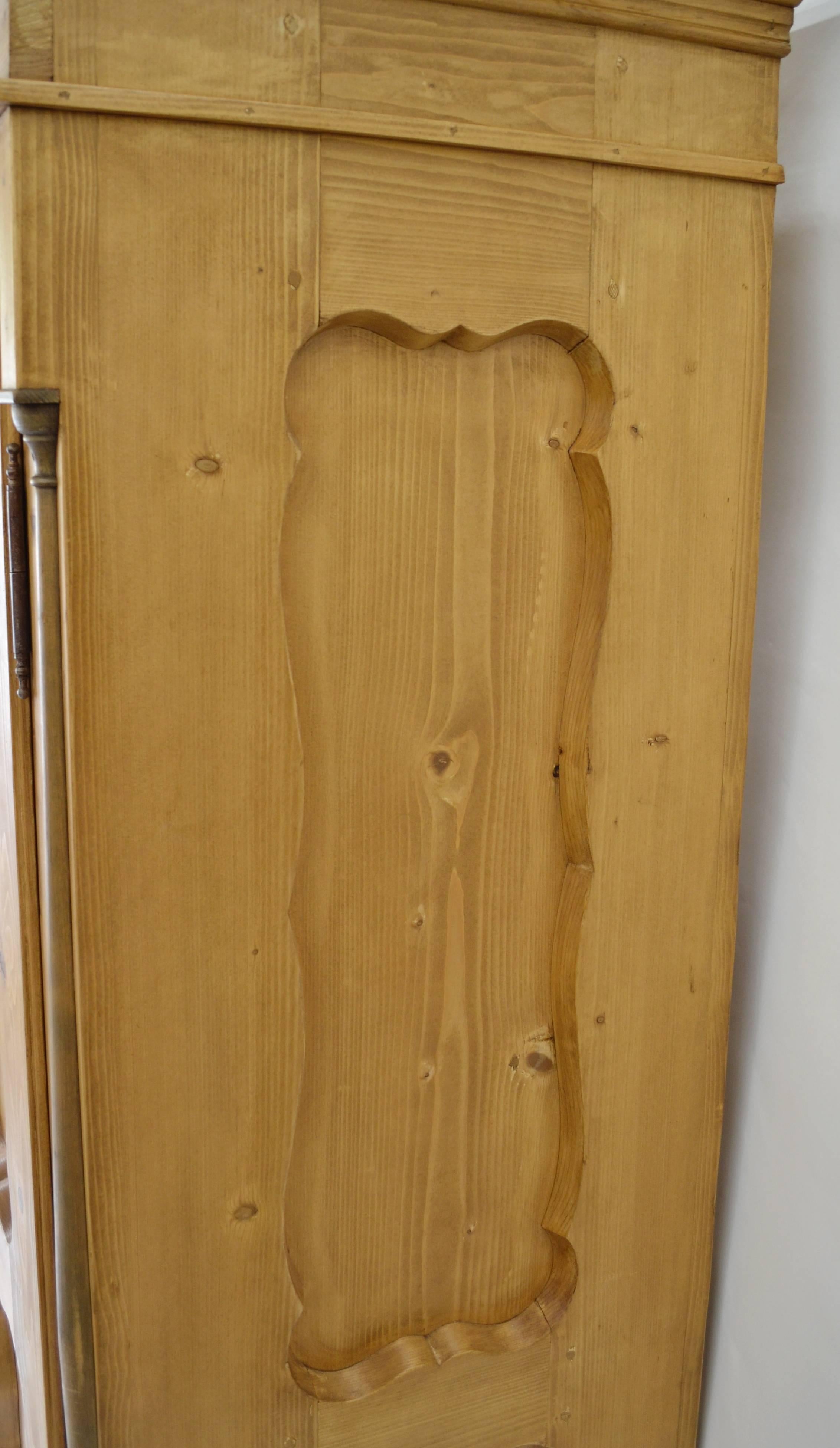 Pine Armoire In Excellent Condition In Baltimore, MD