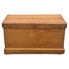 Baule o cassapanca inglese in pino