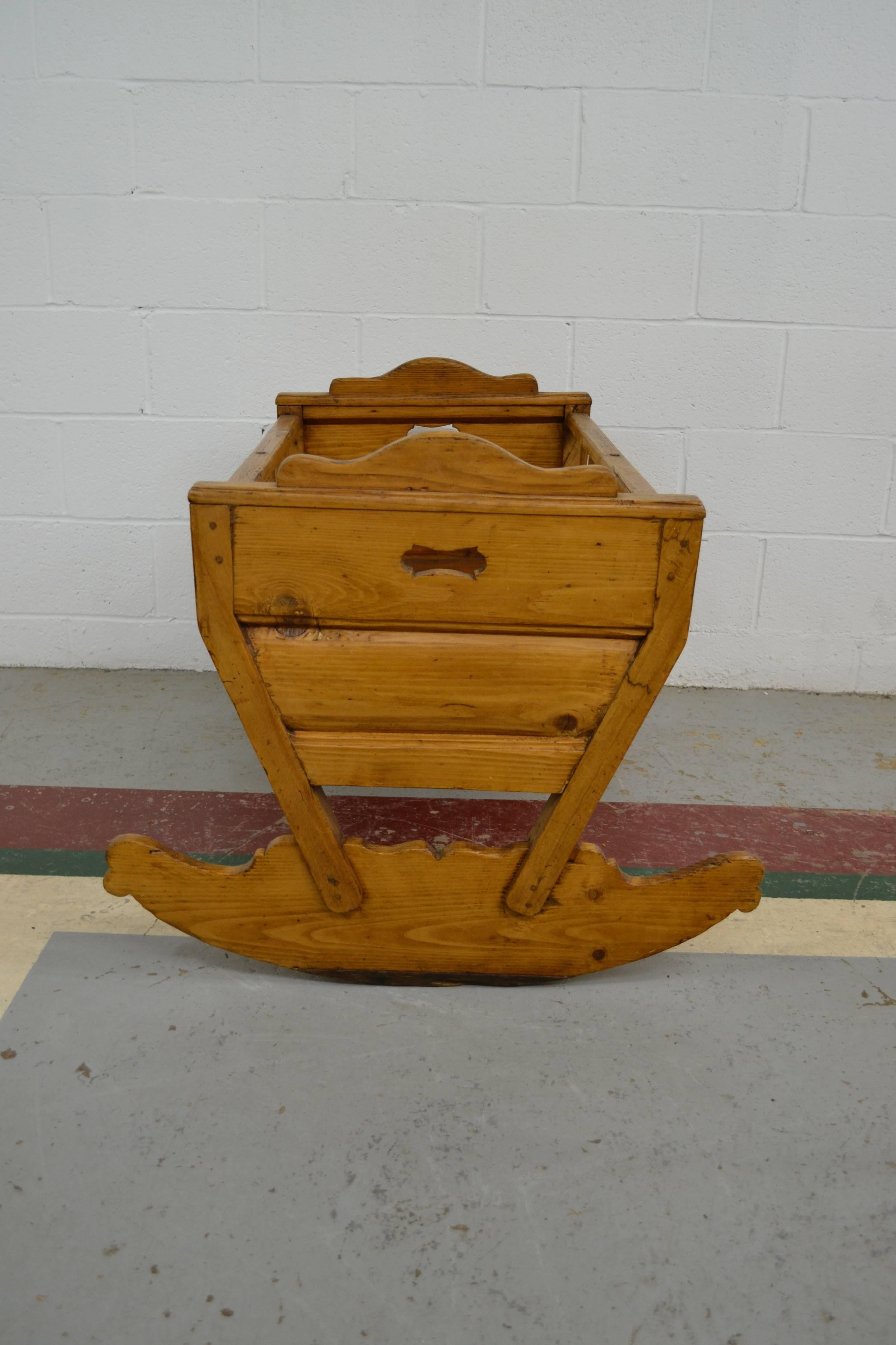 Pine Rocking Cradle In Excellent Condition In Baltimore, MD