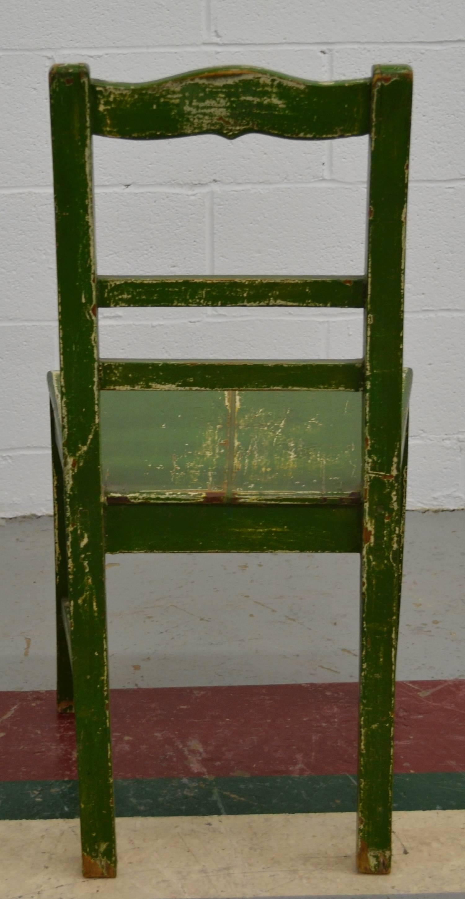 Buche lackiert Plank Seat Stuhl (Gemalt) im Angebot
