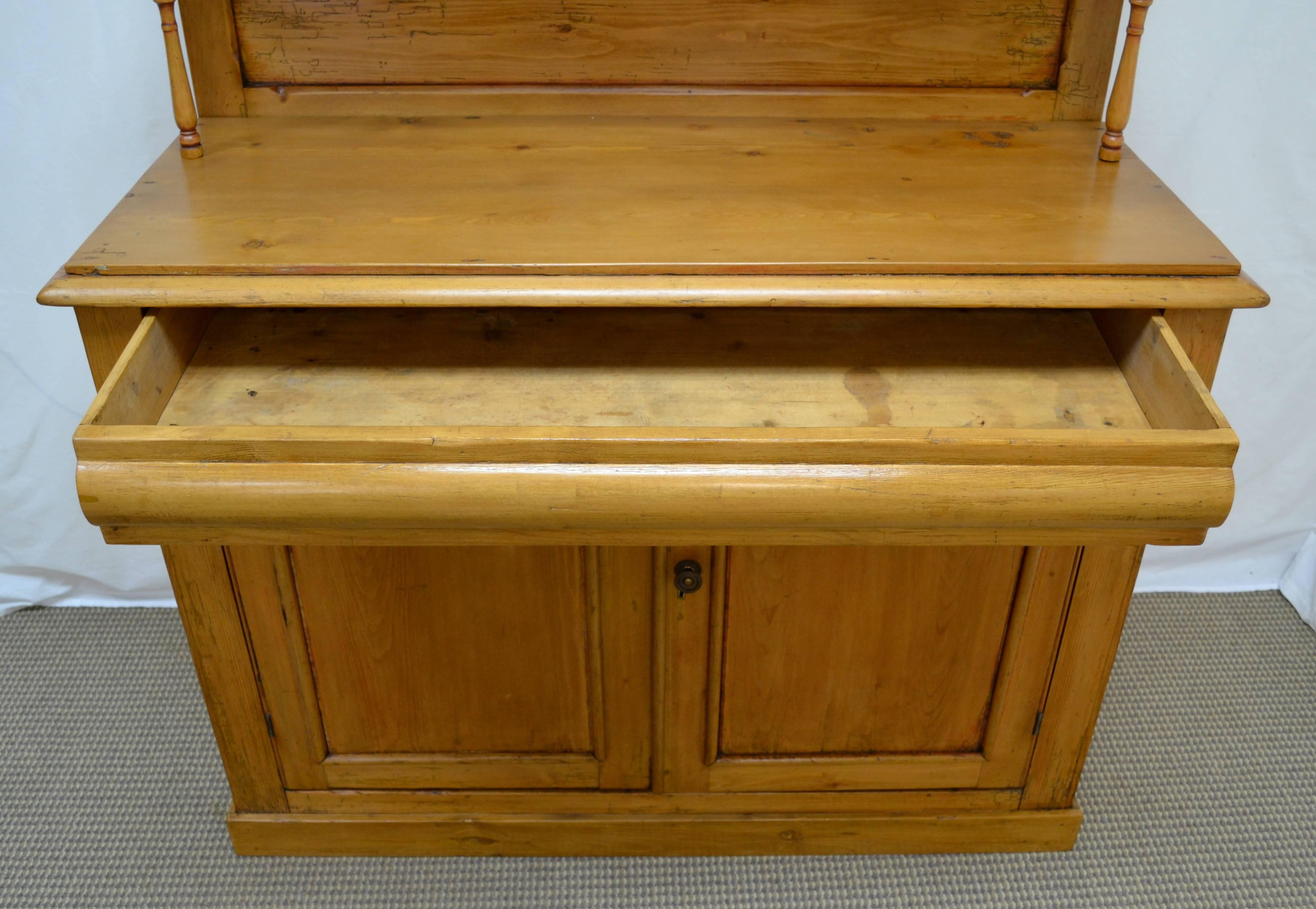 Pine and Beech Chiffonier In Good Condition In Baltimore, MD