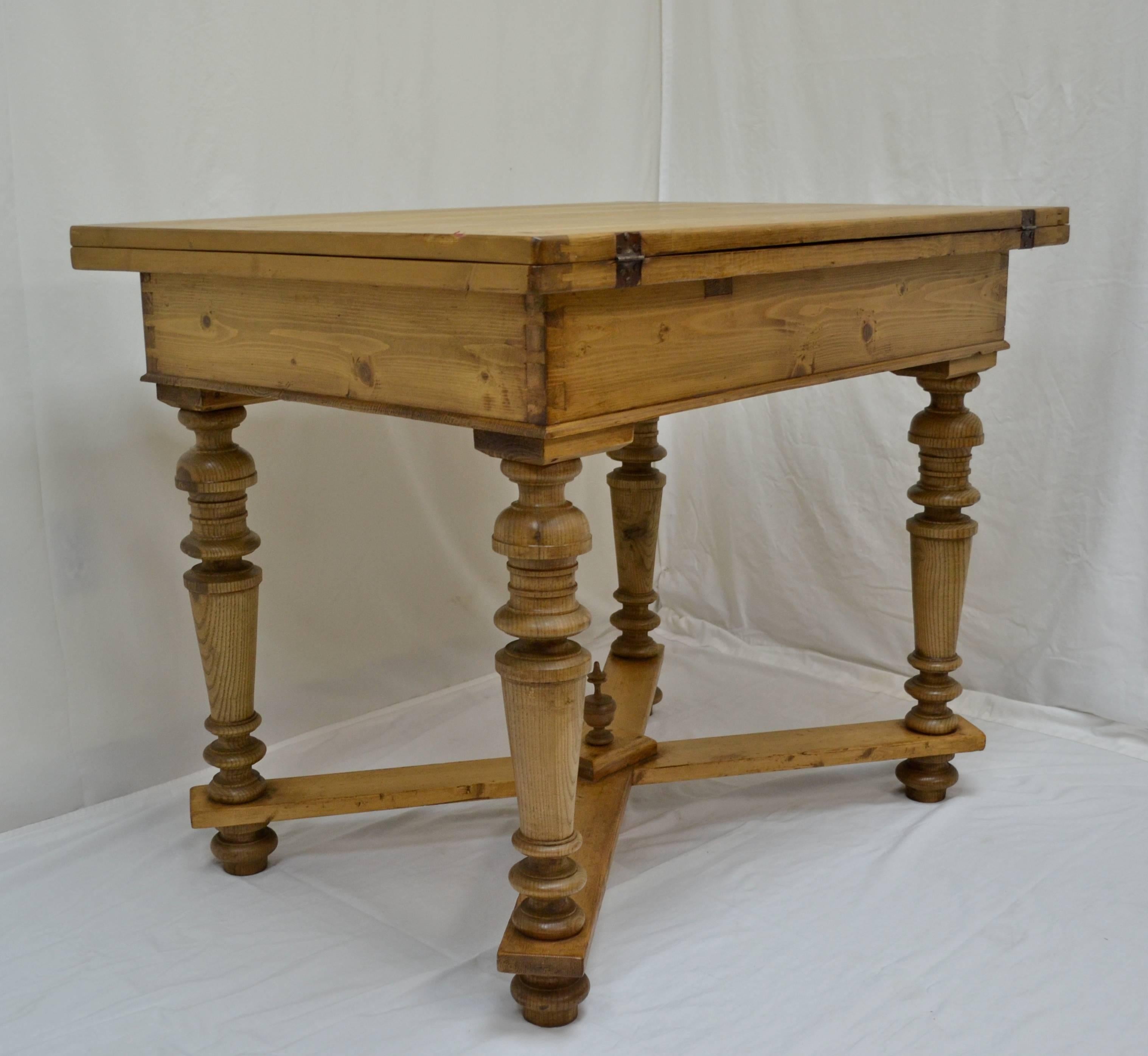 Hungarian Pine Swivel-Top Stretcher Base Table