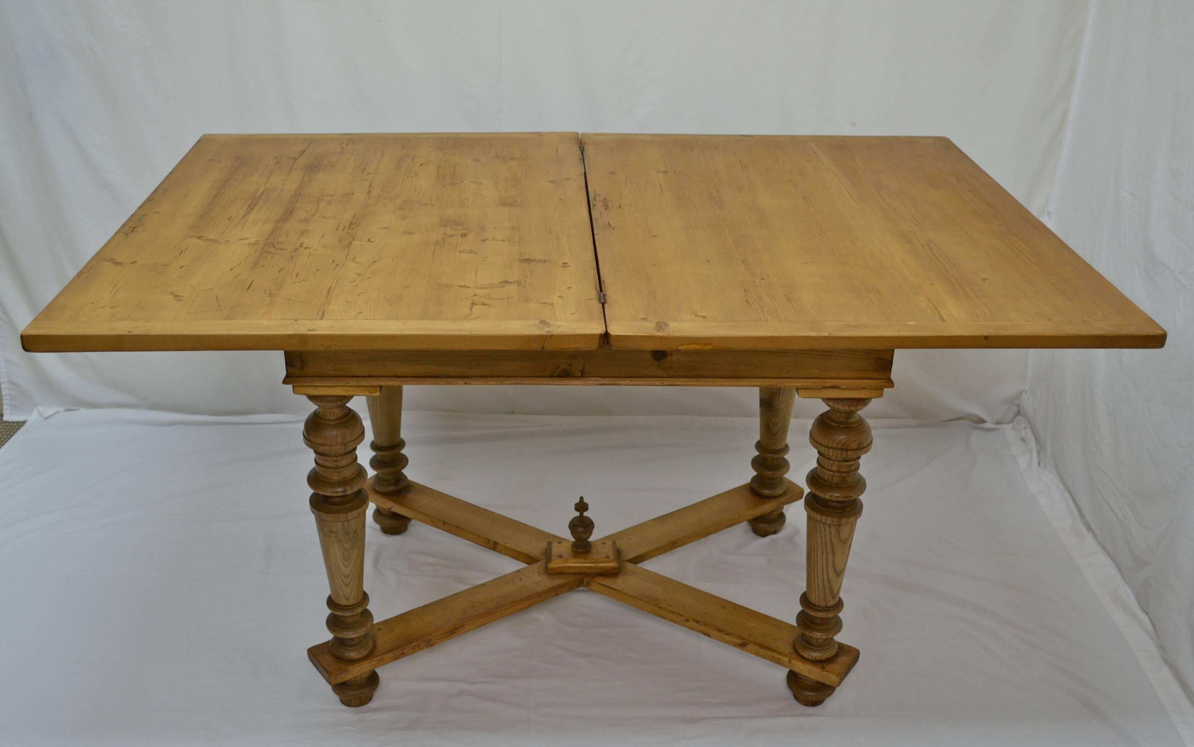 Pine Swivel-Top Stretcher Base Table 2
