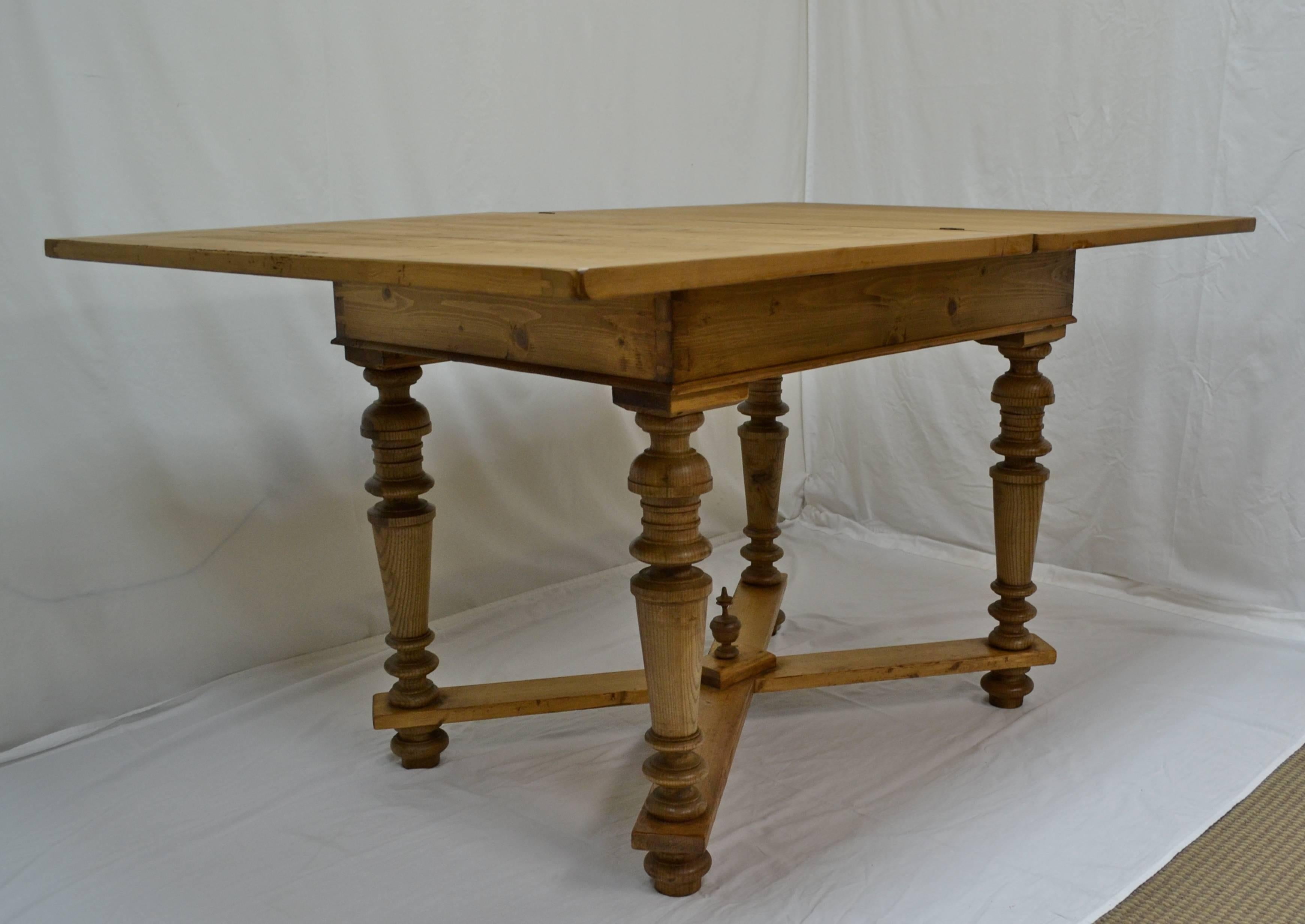 Pine Swivel-Top Stretcher Base Table 3