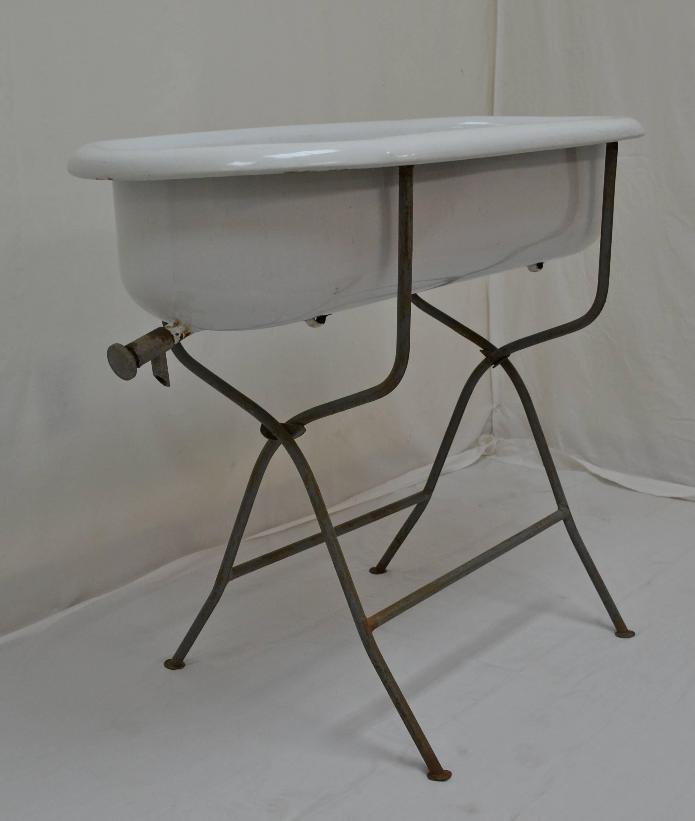 folding bath stand