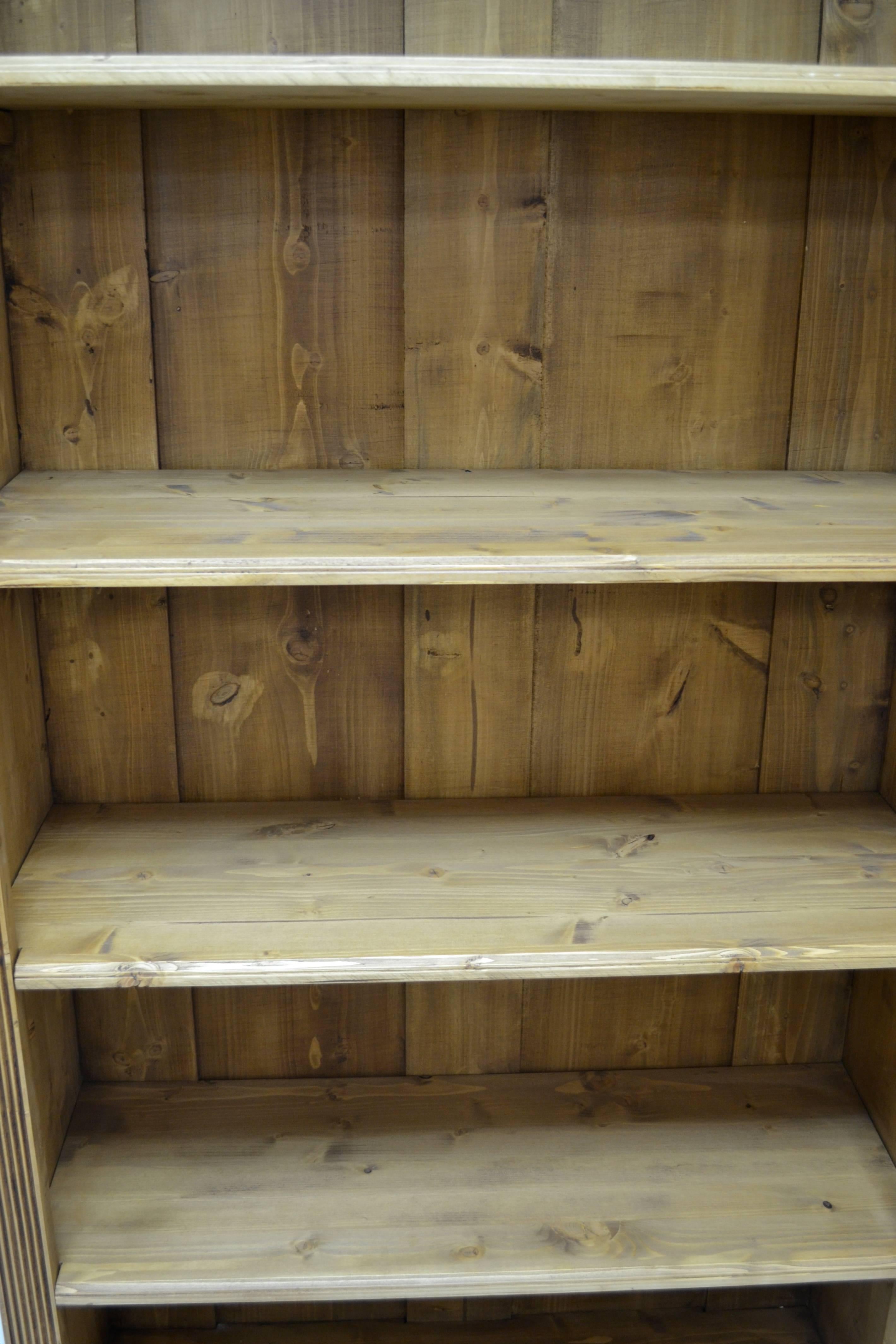 Pine Open Bookcase with Drawer In Excellent Condition In Baltimore, MD