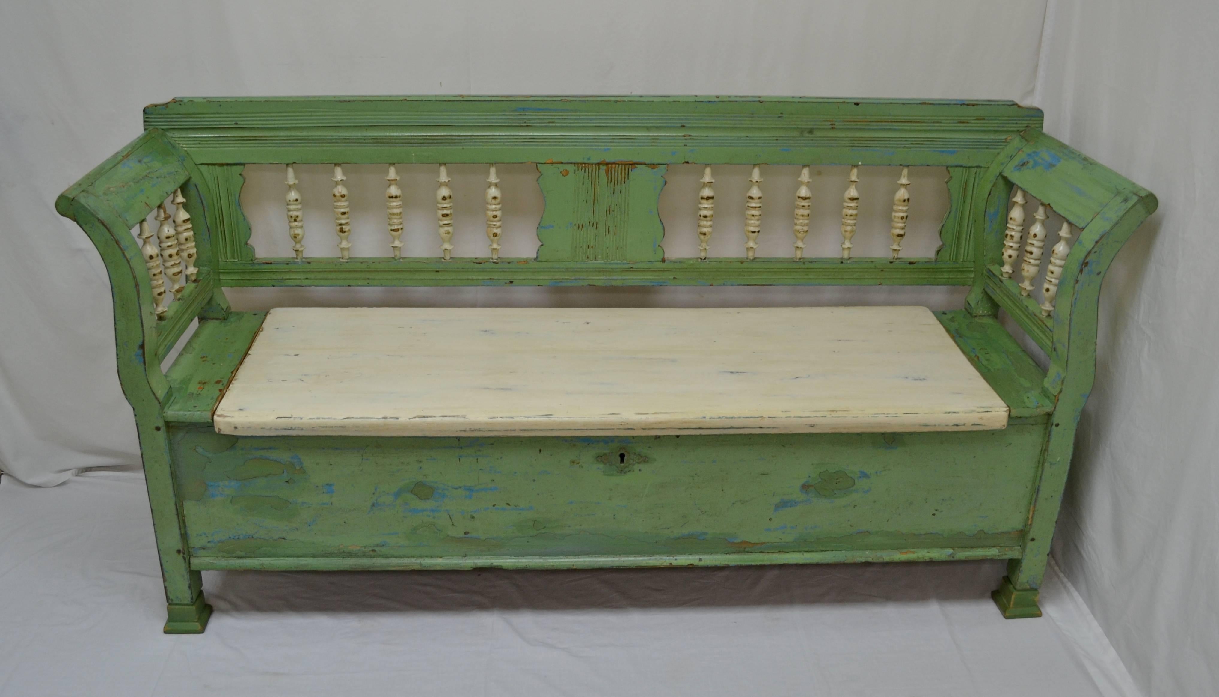 This exceptional pine box bench with oak legs has a rather stately appearance. The straight top rail, nicely cut-away at the ends has two rows of incised fluting, which are repeated vertically on the central back splat, which separates two rows of
