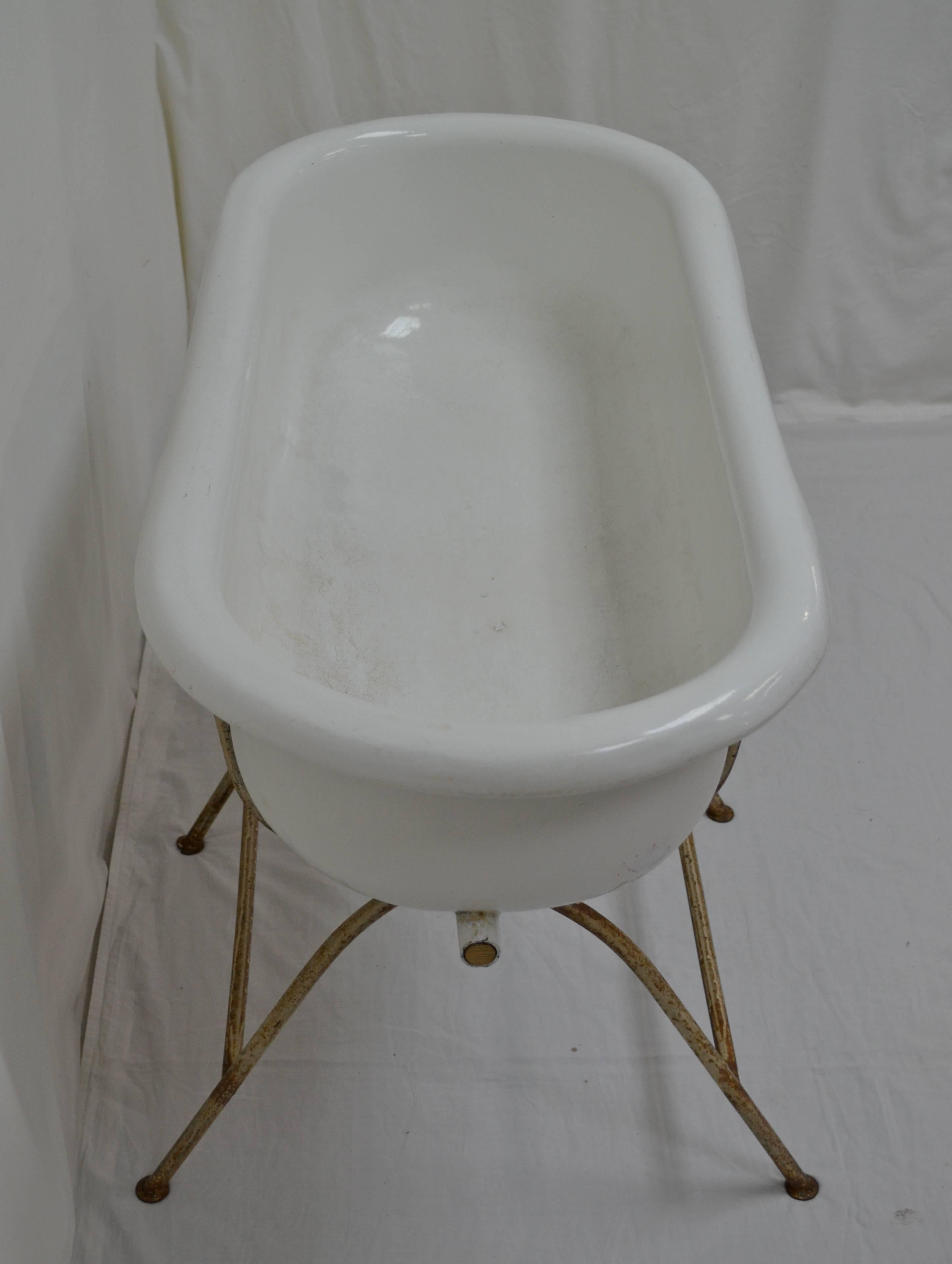 Hungarian Vintage Porcelain Enamel Baby Bath on Tubular Stand