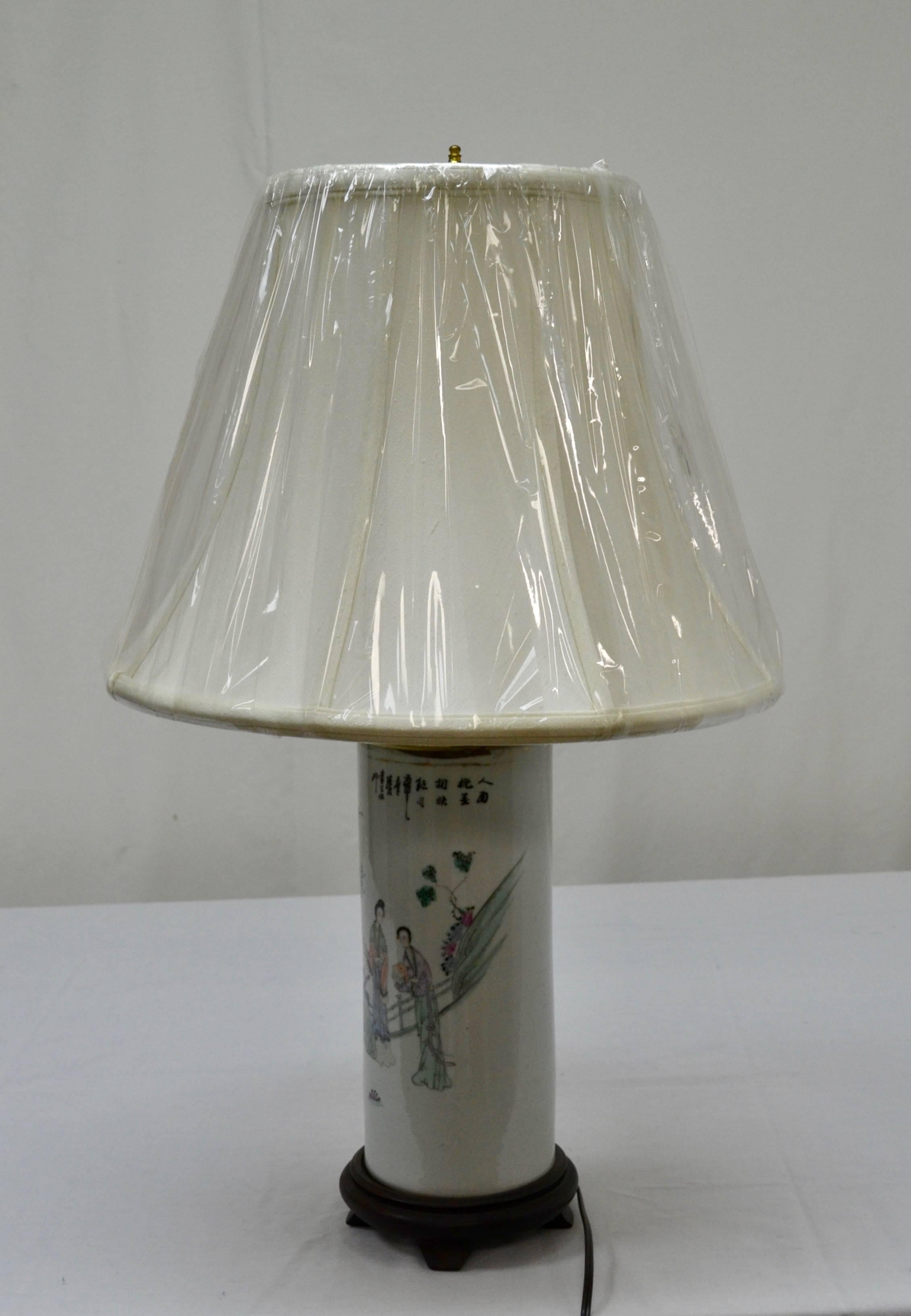 Chinois Lampe de bureau à chapeau en porcelaine chinoise en vente