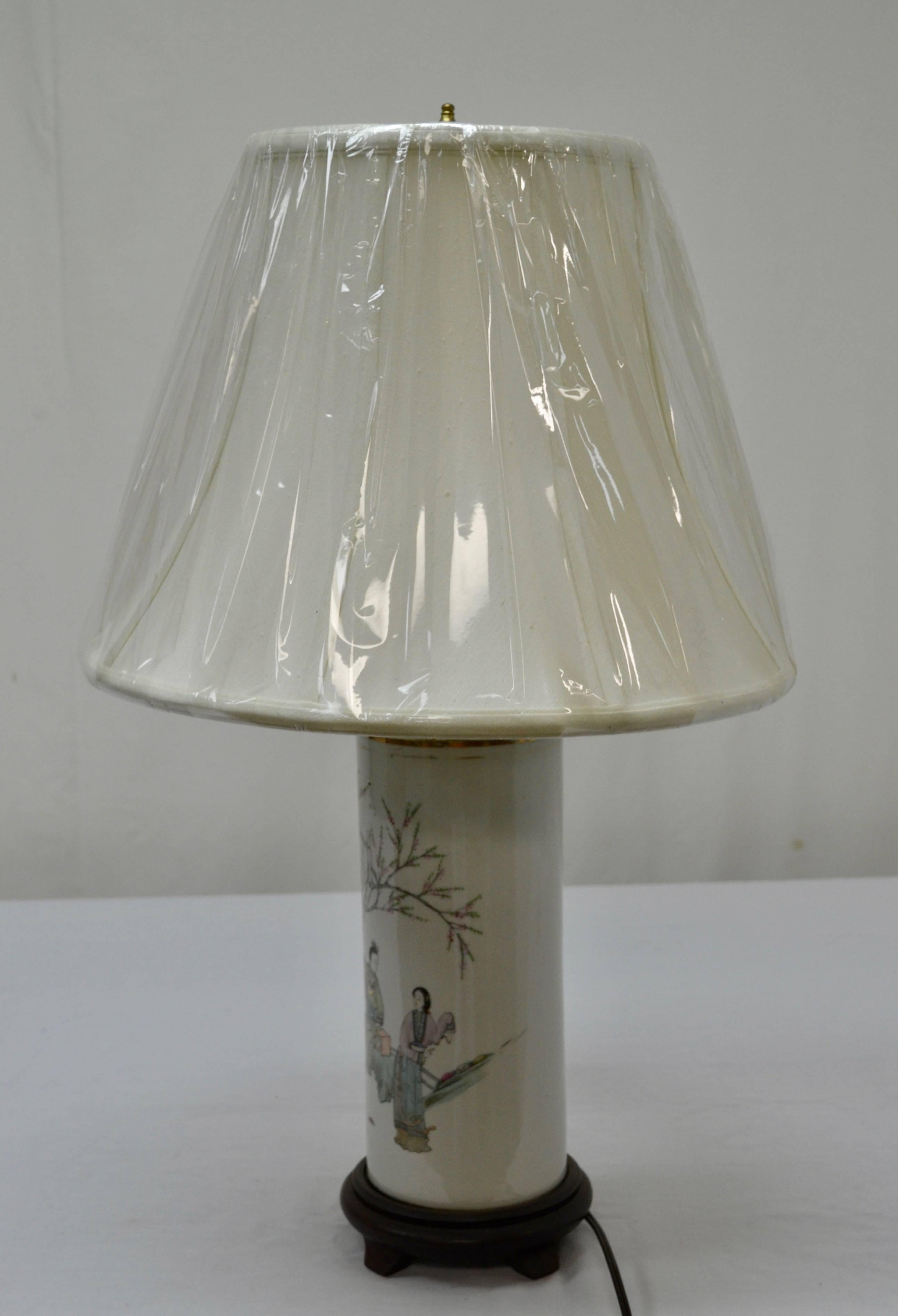 Chinese Porcelain Hat Stand Table Lamp In Excellent Condition In Baltimore, MD