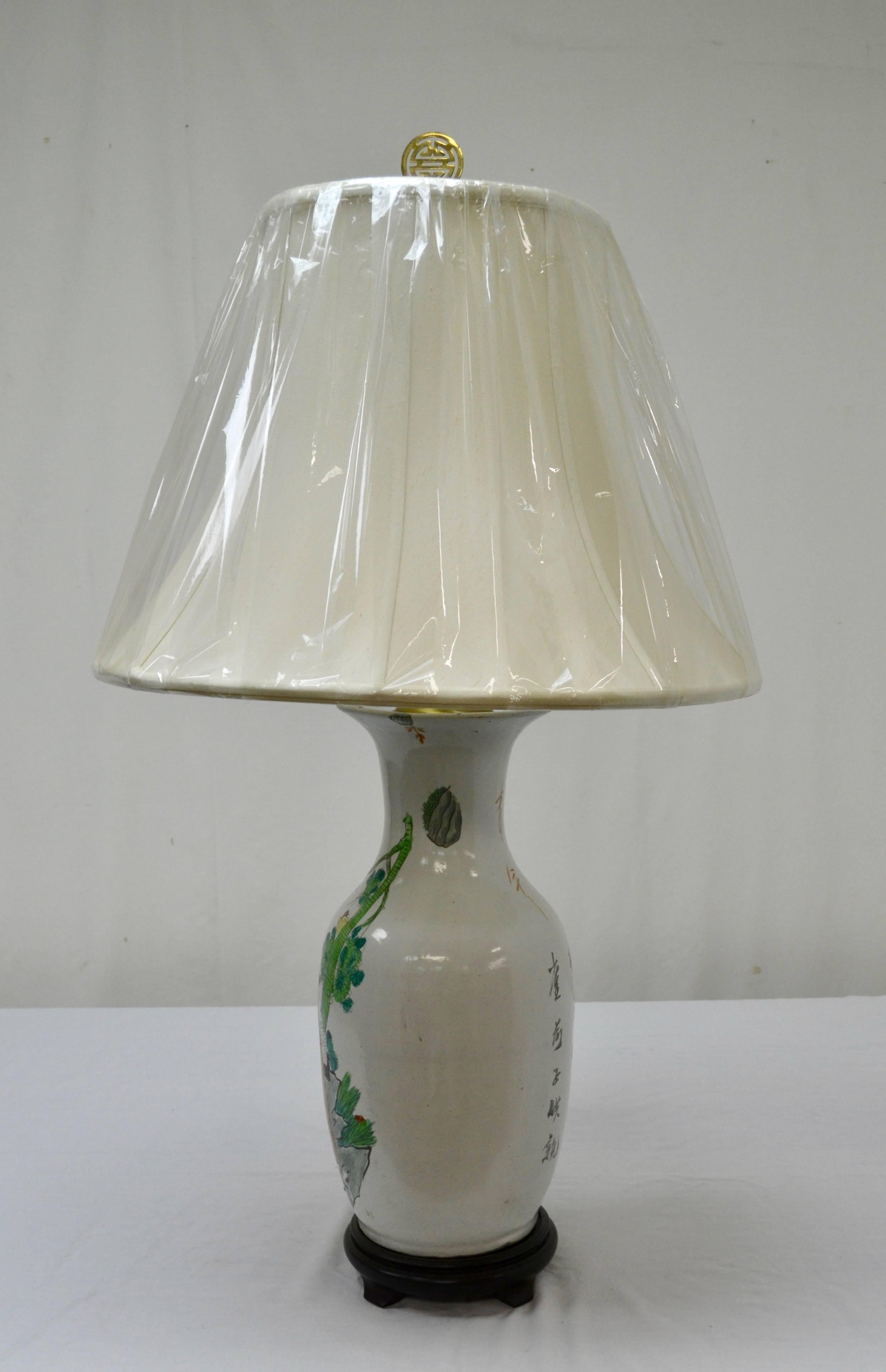 Chinois Lampe de bureau à vase en porcelaine chinoise en vente