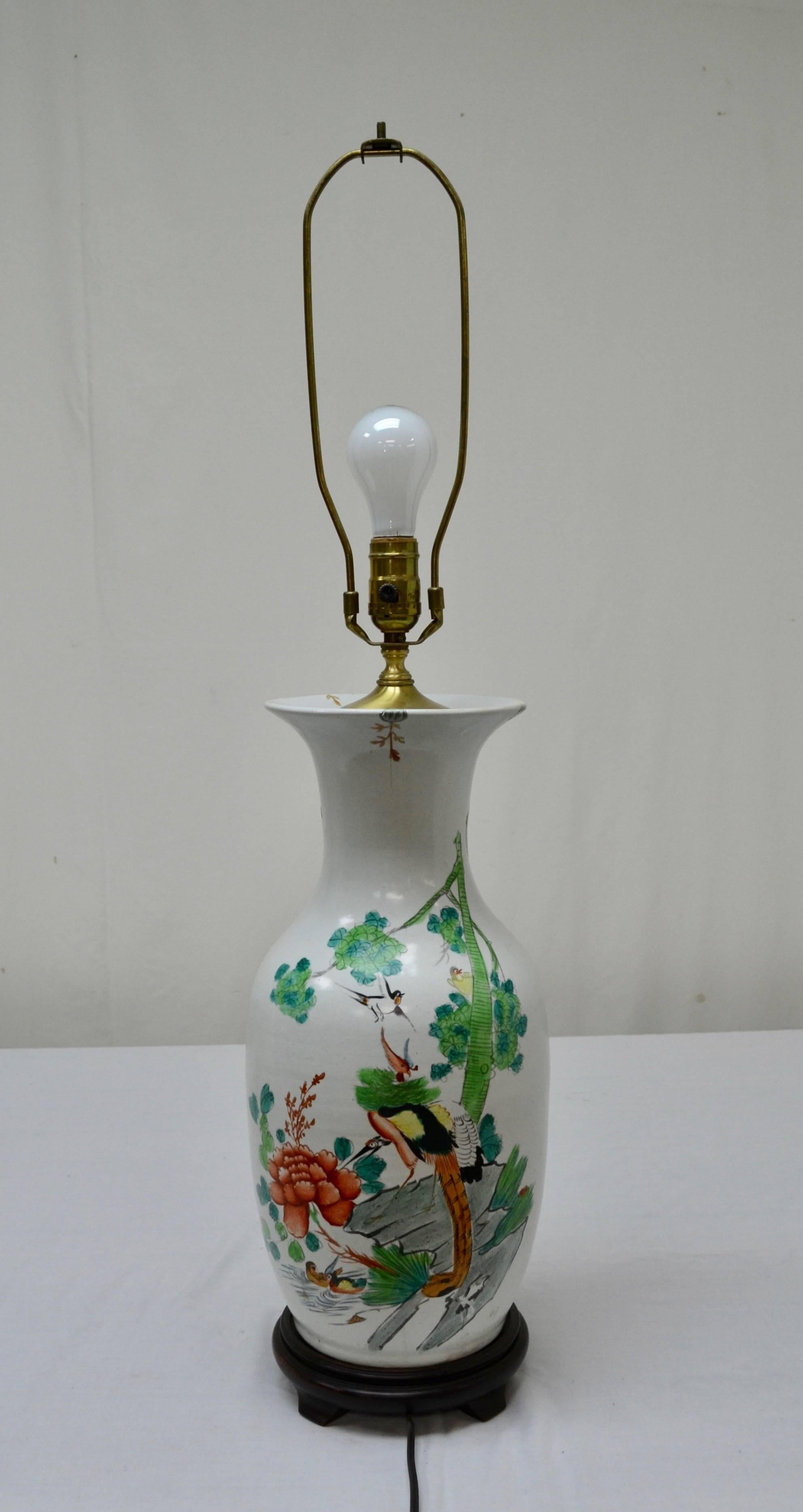Lampe de bureau à vase en porcelaine chinoise Excellent état - En vente à Baltimore, MD