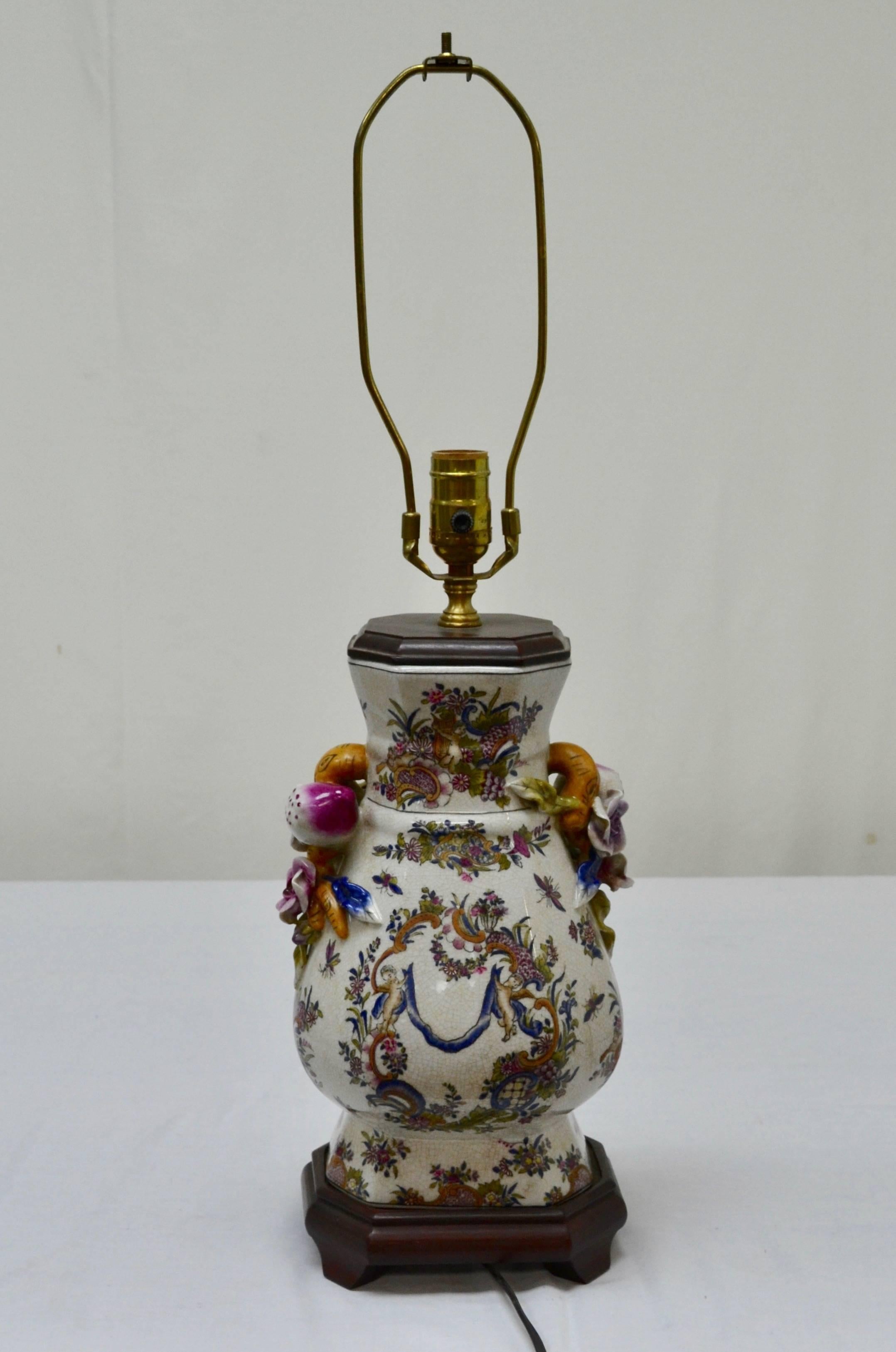 Lámpara de mesa con jarrón de porcelana china en Excelente estado para la venta en Baltimore, MD