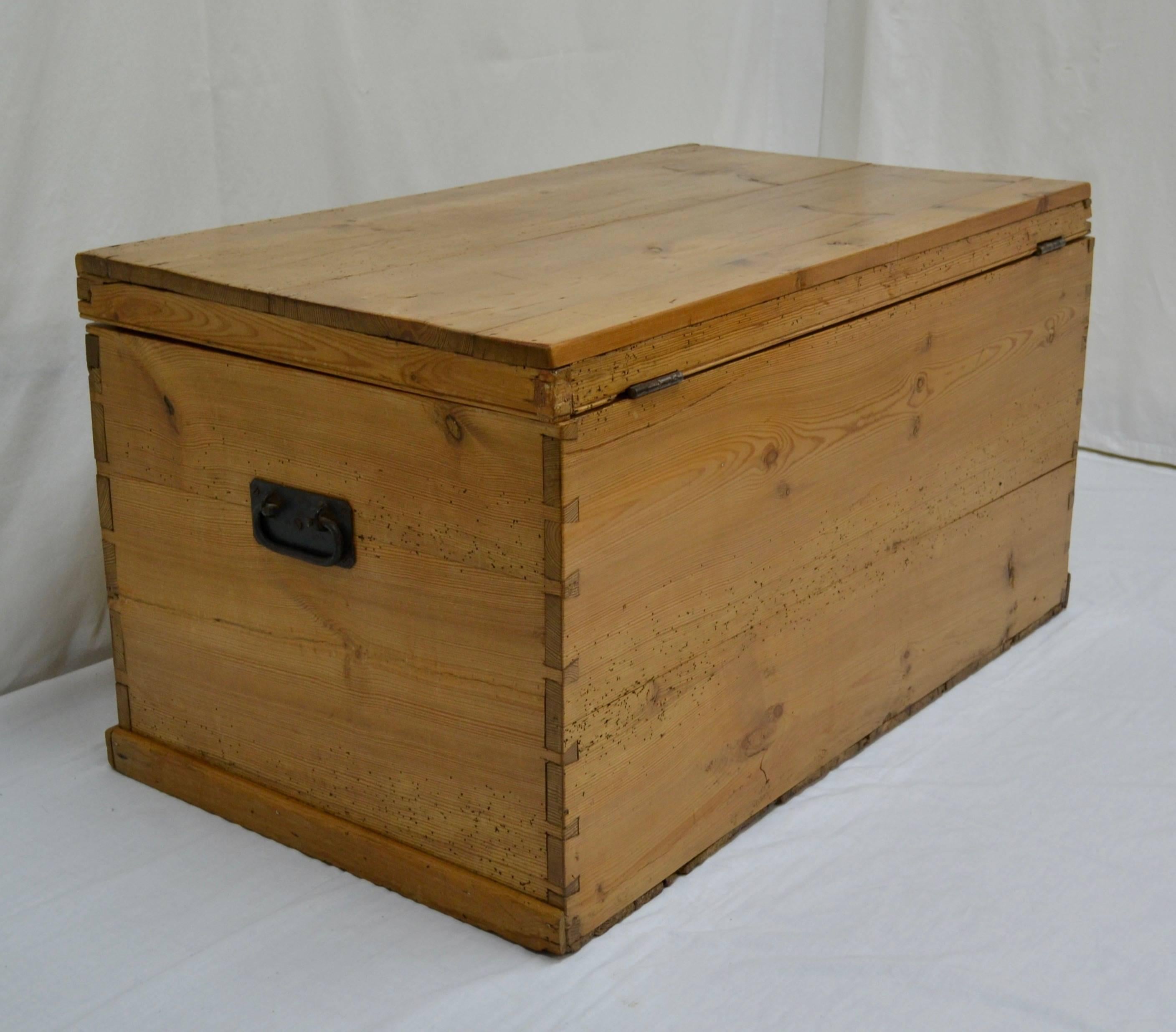 English Pine Trunk or Blanket Chest In Good Condition In Baltimore, MD