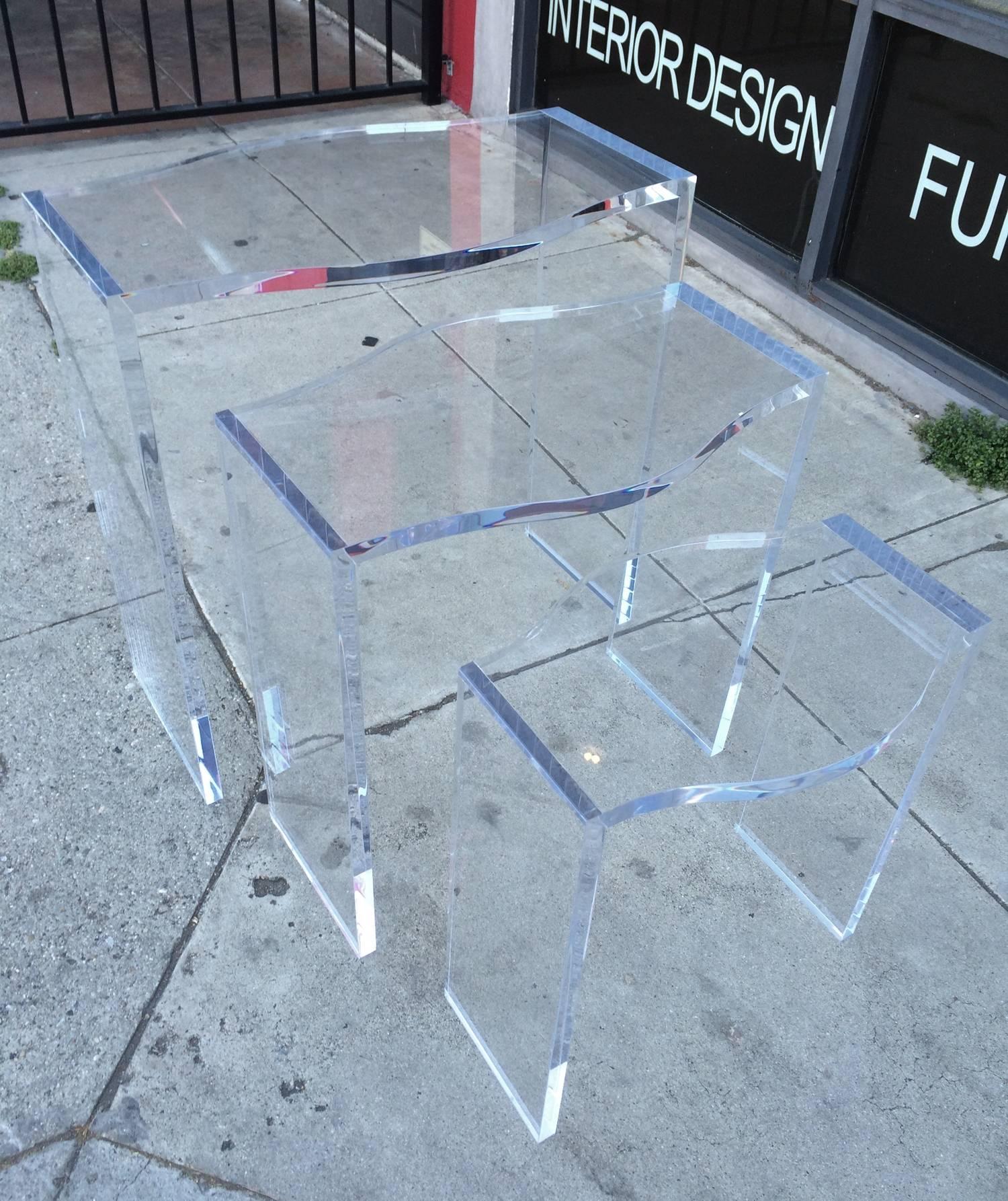 Tables gigognes en Lucite de Charles Hollis Jones, de « Routed Line » Bon état - En vente à Los Angeles, CA