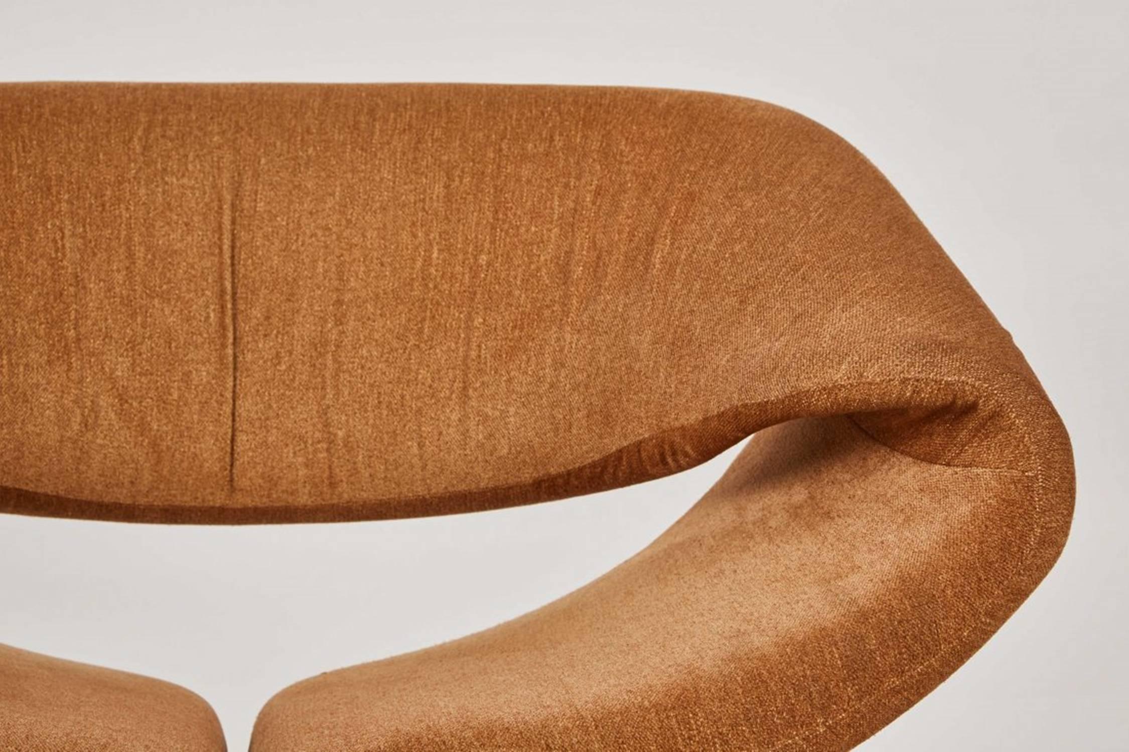 Mid-Century Modern Pierre Paulin Ribbon Chair and Ottoman Manufactured by Artifort