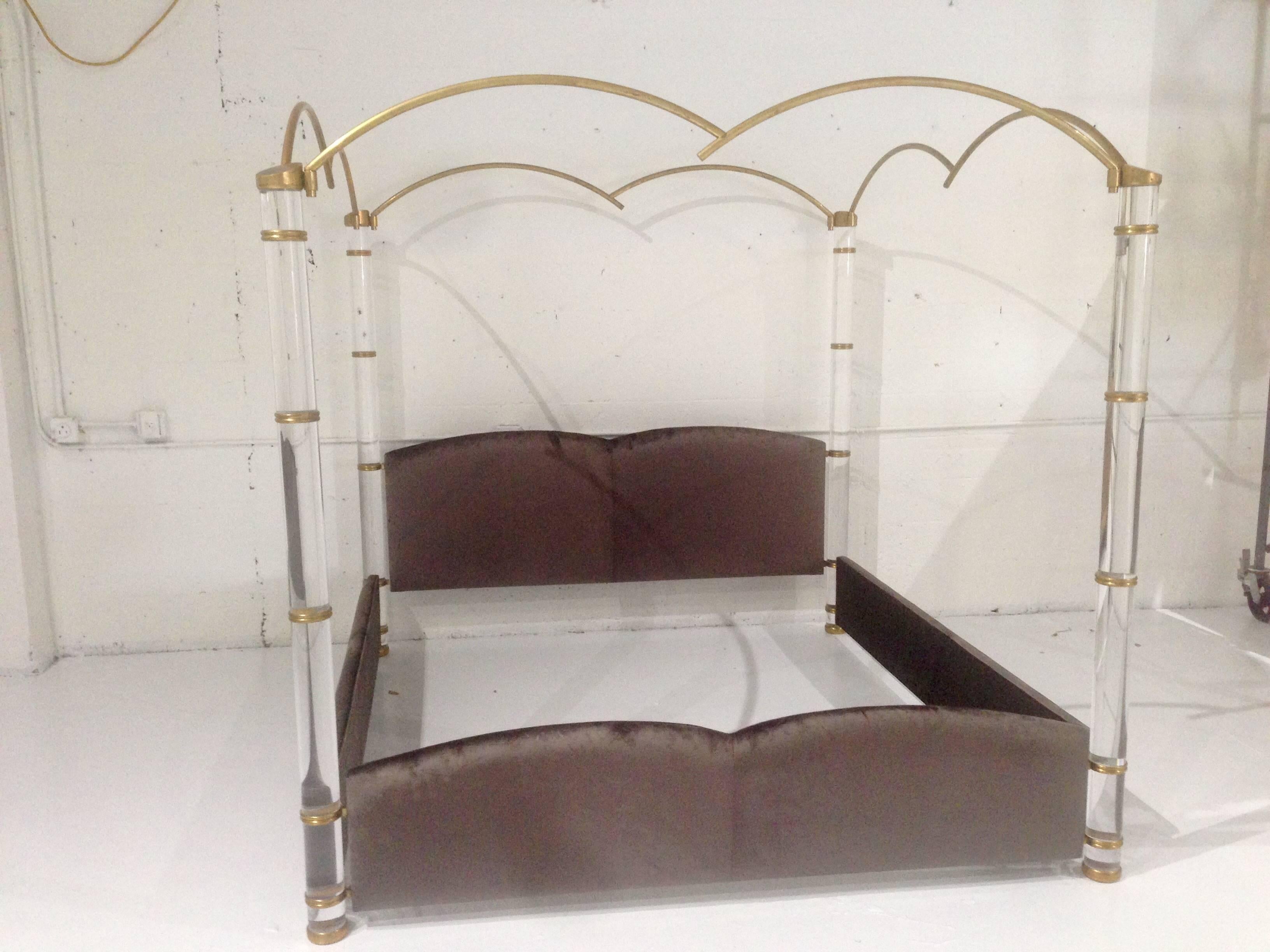Stunning and beautiful is this king-size/poster bed designed and manufactured in Italy by Marcello Mioni in the early 1960s.

The bed is designed beautifully, the Lucite posts are thick and substantial, the solid brass fittings show a very nice
