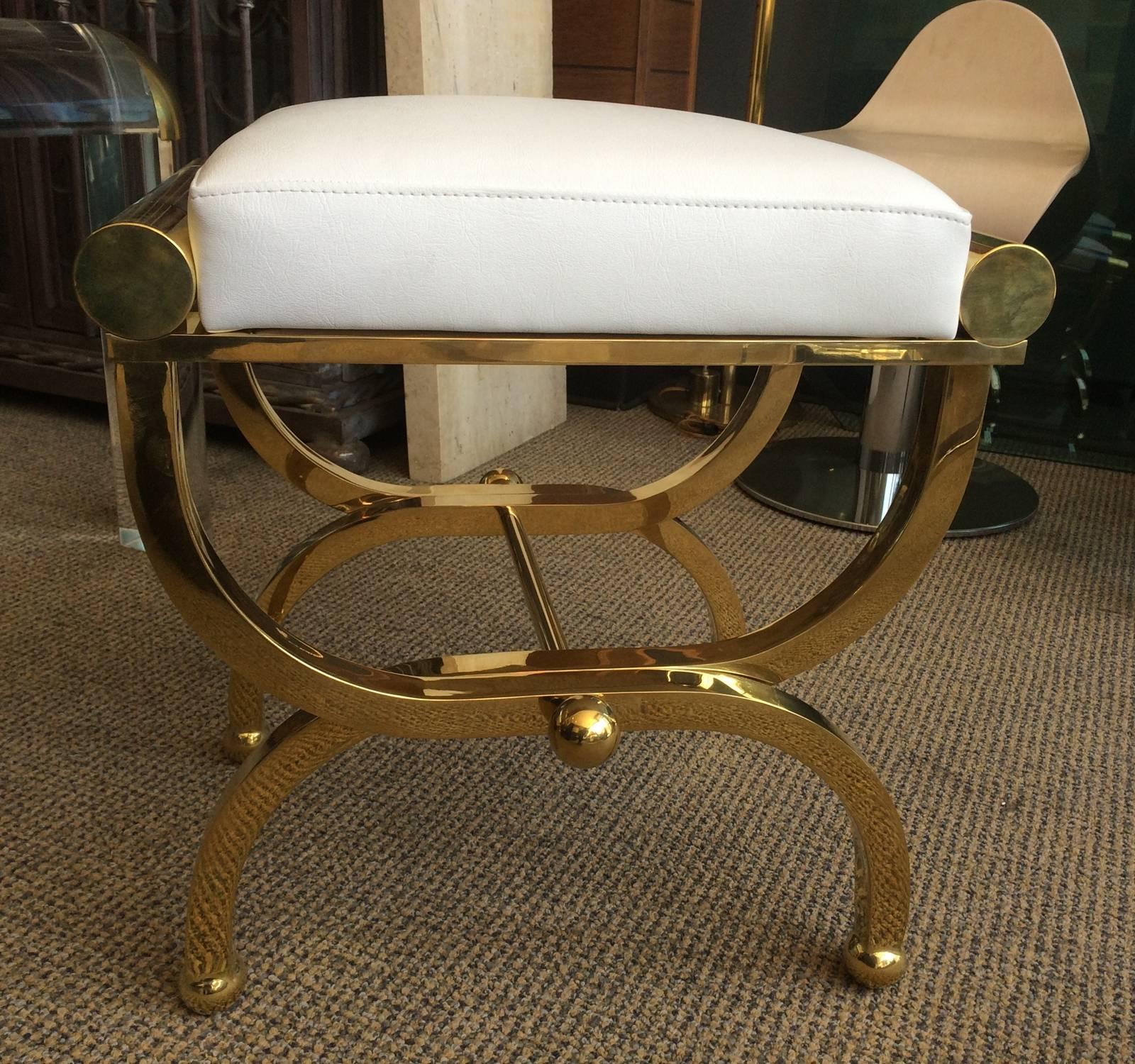 Américain Bancs de style Empire en laiton et lucite de Charles Hollis Jones en vente