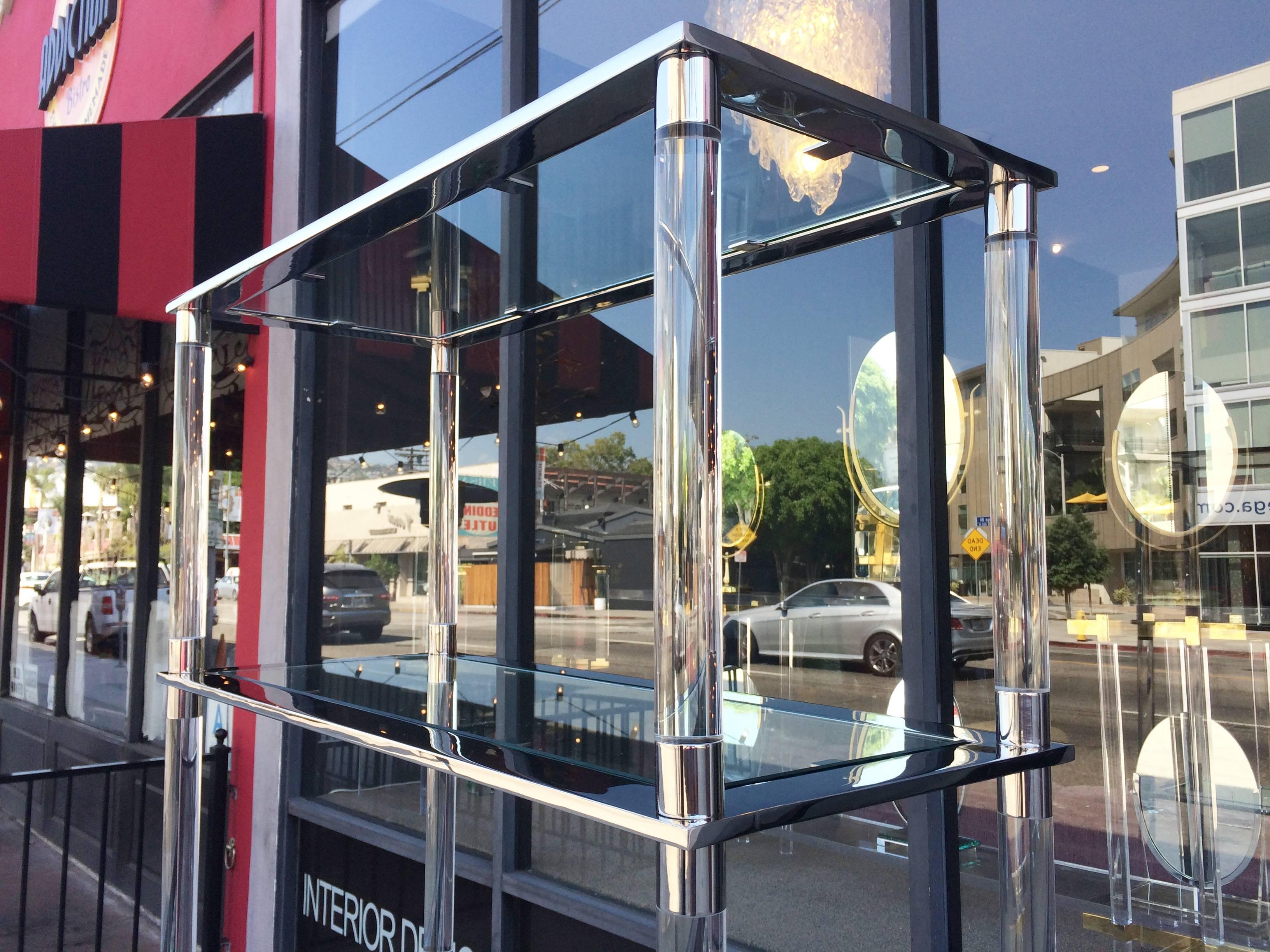 Étagère en Lucite et acier inoxydable d'Amparo Calderon Tapia en vente 1
