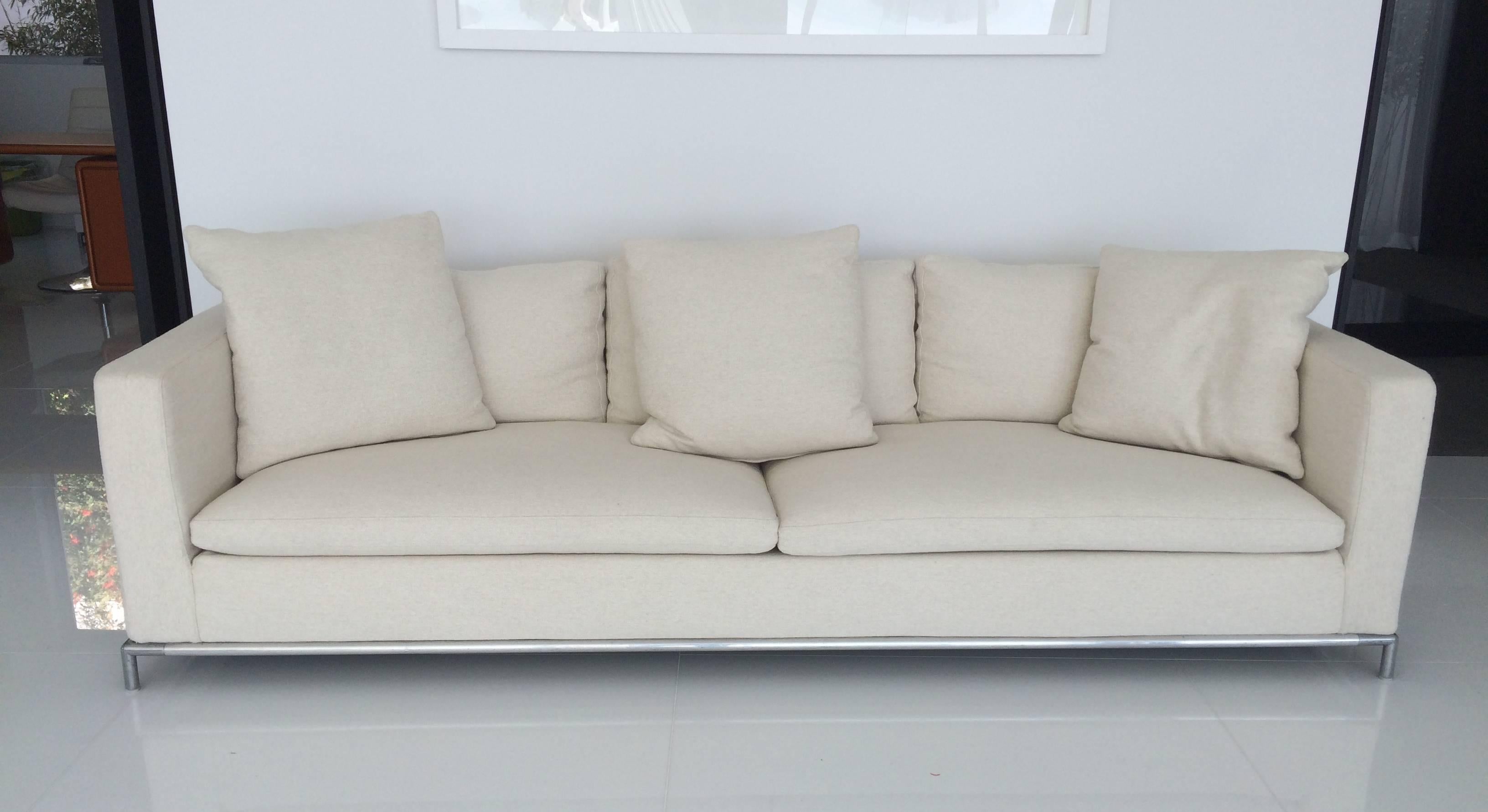 Beautiful and contemporary George sofa designed by Antonio Citterio in 2001 and manufactured by B&B Italia, originally purchased through Diva in Robertson Blvd, Los Angeles.
The sofa is in excellent condition, clean and ready to be