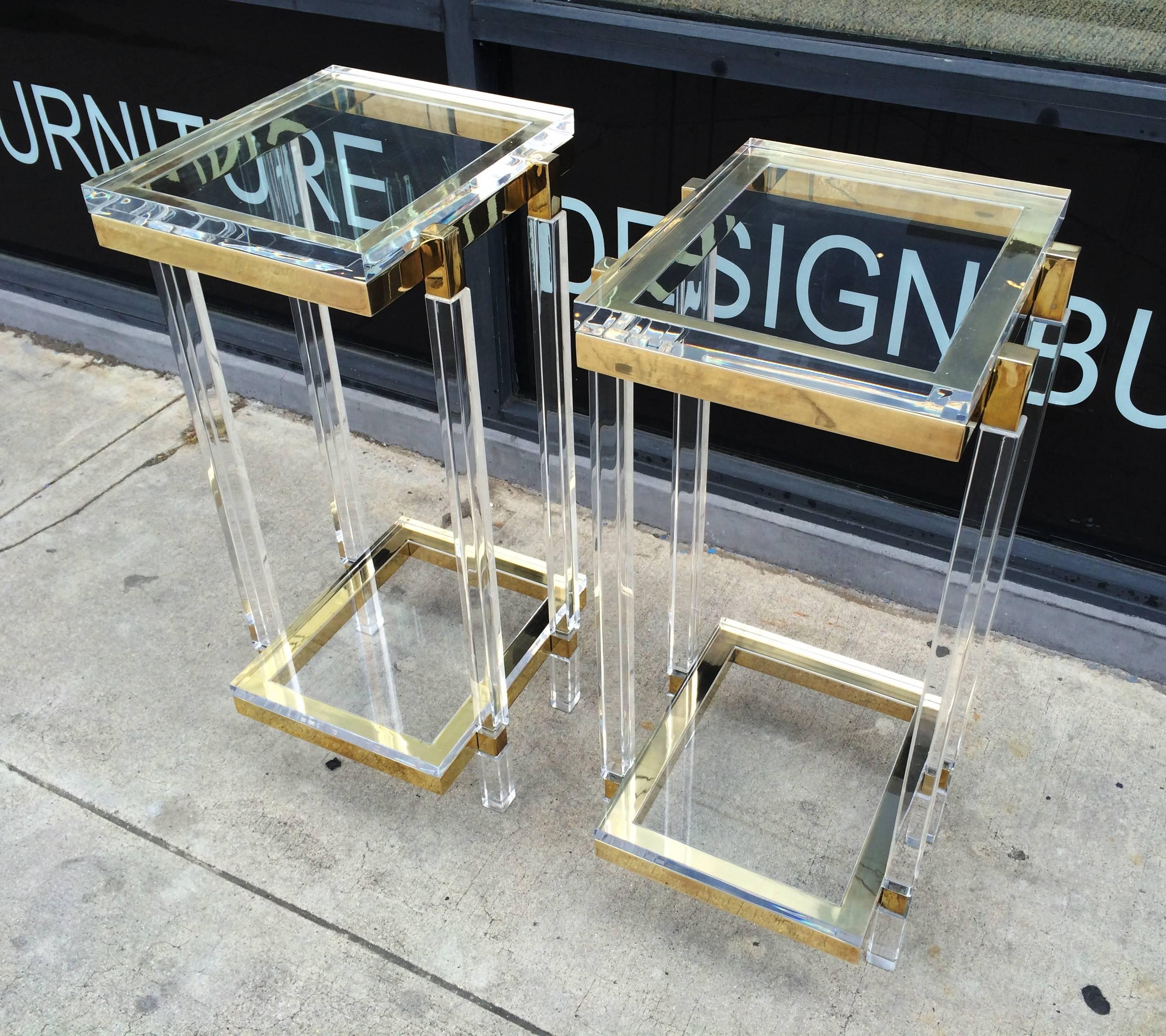 Beautiful set of tall side tables or pedestals in Lucite and brass by Charles Hollis Jones.
The tables are in excellent condition, we have two sets, one is brass and one in nickel.
The pieces are in excellent original condition, the brass is
