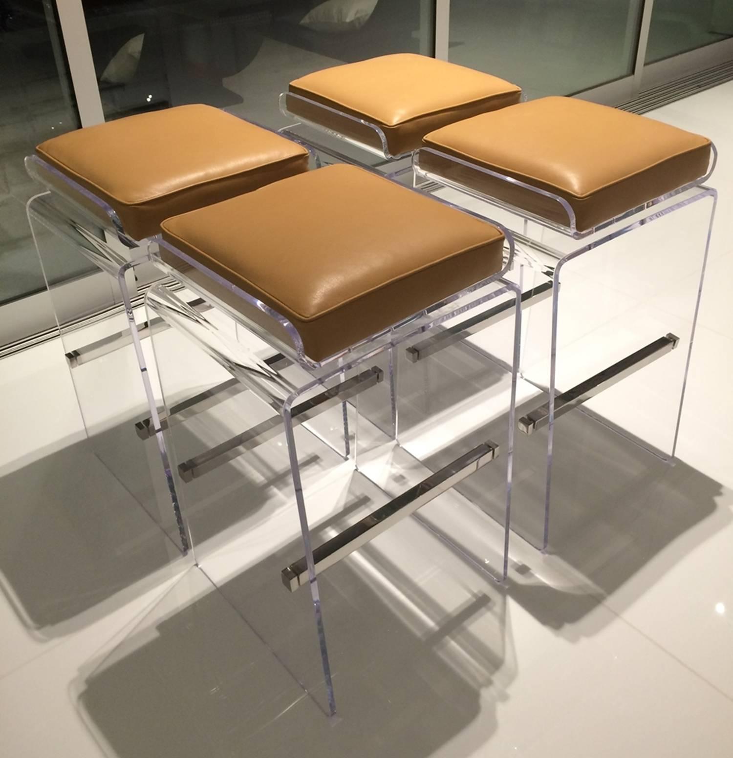 Américain Ensemble de quatre tabourets de bar « Waterfall » avec sièges pivotants de Charles Hollis Jones en vente