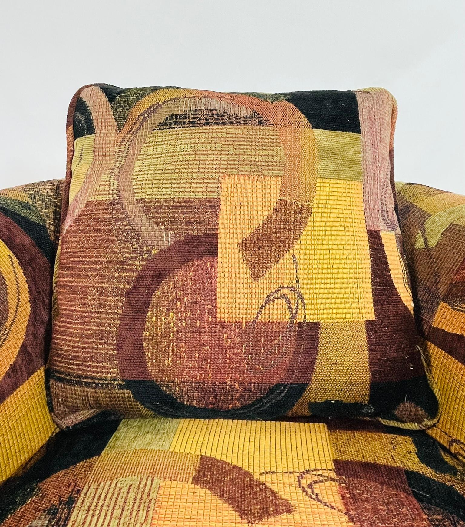 Paire de chaises longues pivotantes vintage avec tapisserie abstraite et bases en laiton en vente 8
