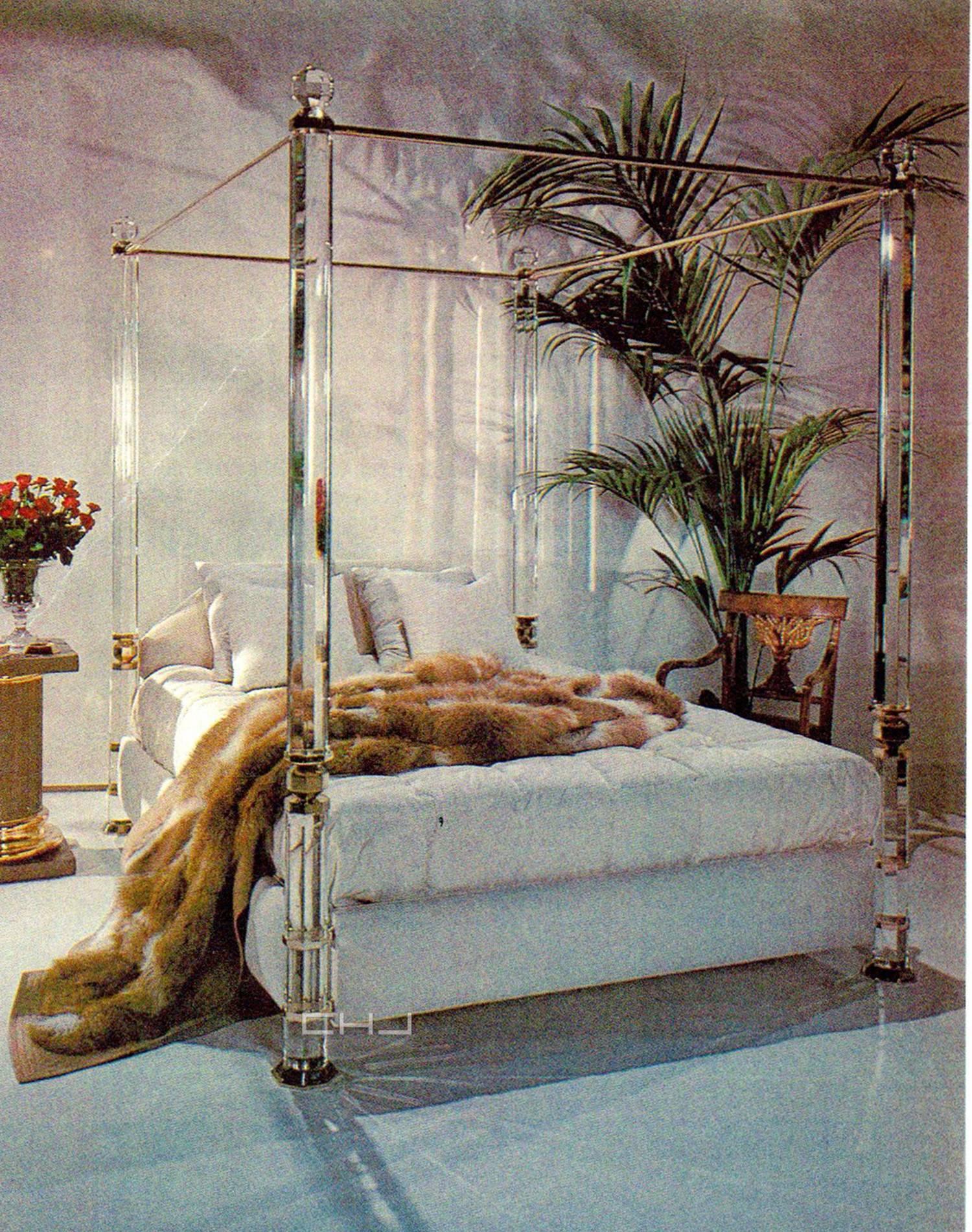 Charles Hollis Jones „Bob Hope“ King-Size-Bett aus Lucite und massivem Messing (Ende des 20. Jahrhunderts) im Angebot