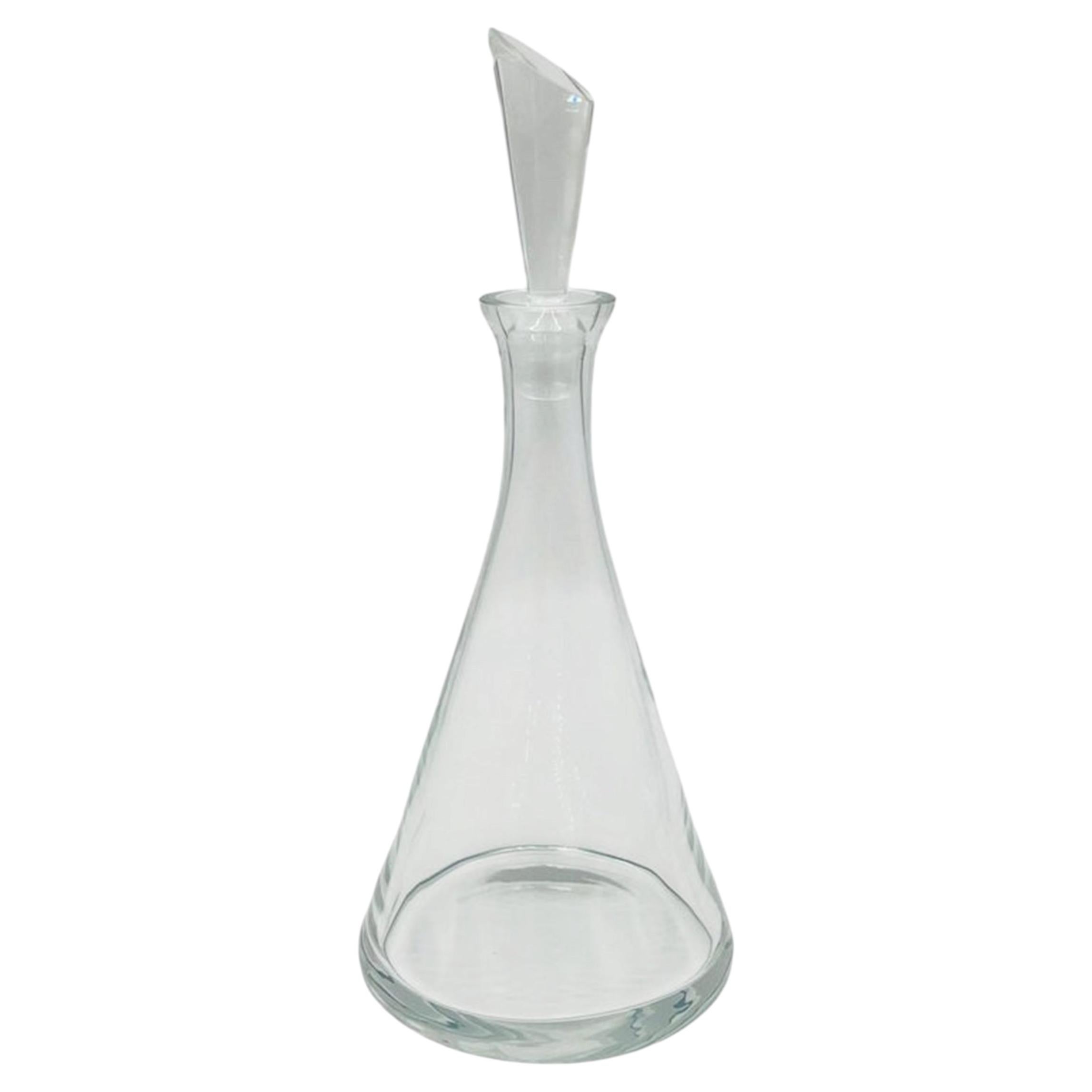 Modernistische Karaffe aus klarem Kristall mit skulpturalem Stopfen, minimalistische Barware im Angebot