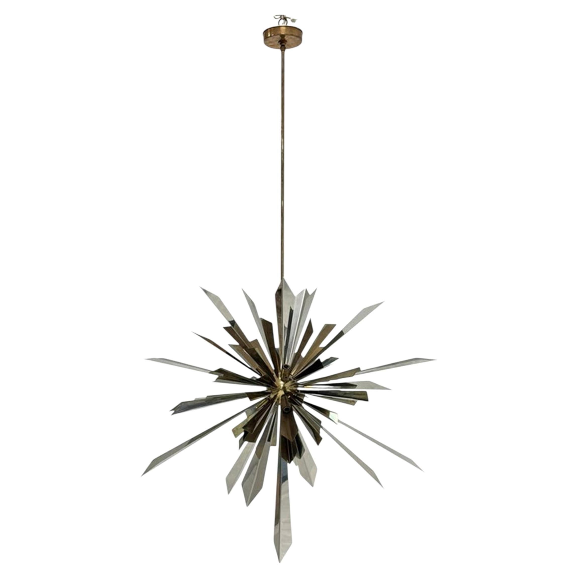 Araña "Sunburst" de latón y níquel de Remains Lighting de Nueva York en venta