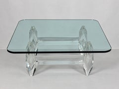 Amparo Calderon Tapia „Diamante“ – Skulpturaler Couchtisch aus Lucite und Glas