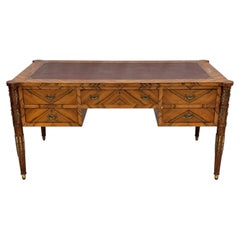 Antiker italienischer Schreibschreibtisch im Louis-XVI-Stil aus Nussbaumholz mit Bronze- und Lederverzierungen