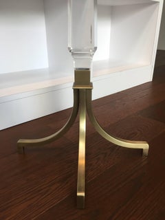 Tavolini personalizzati in stile Regency in lucite e ottone di Charles Hollis Jones
