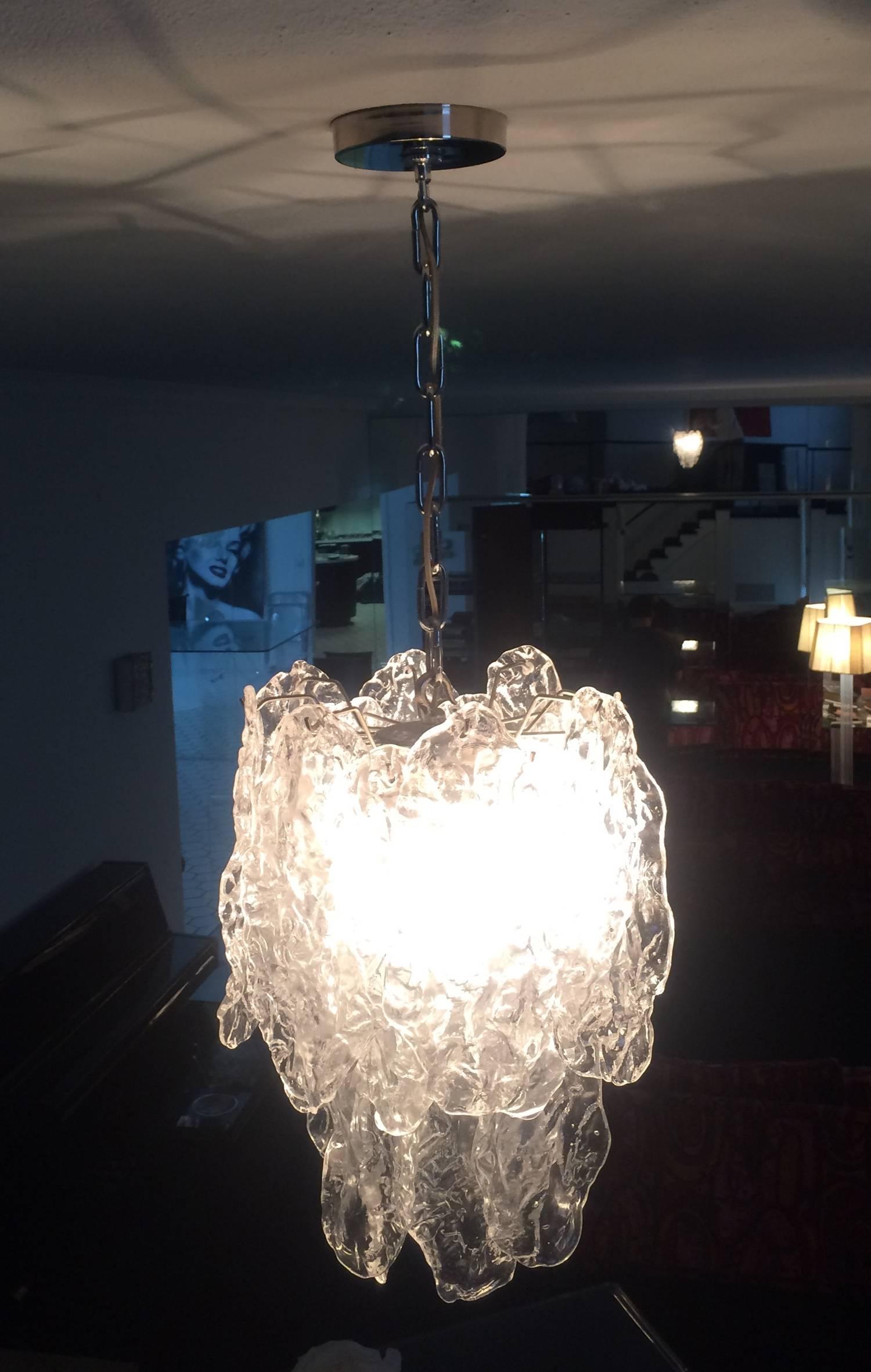 Stunning 1970s Murano glass chandelier designed by Carlo Nason and manufactured by Mazzega.
The chandelier dates from the 1970s and it was part of an important NY estate.
The chandelier was installed in the 1970s and it remained at the same