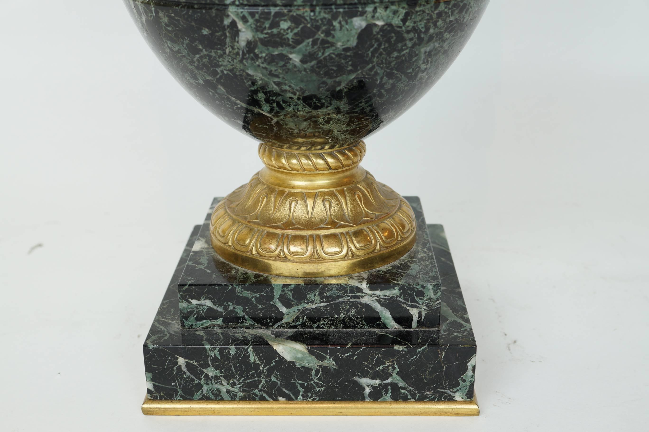 Pair of Neoclassical Marble and Bronze Urns with Bronze Swan Handles In Excellent Condition In New York, NY