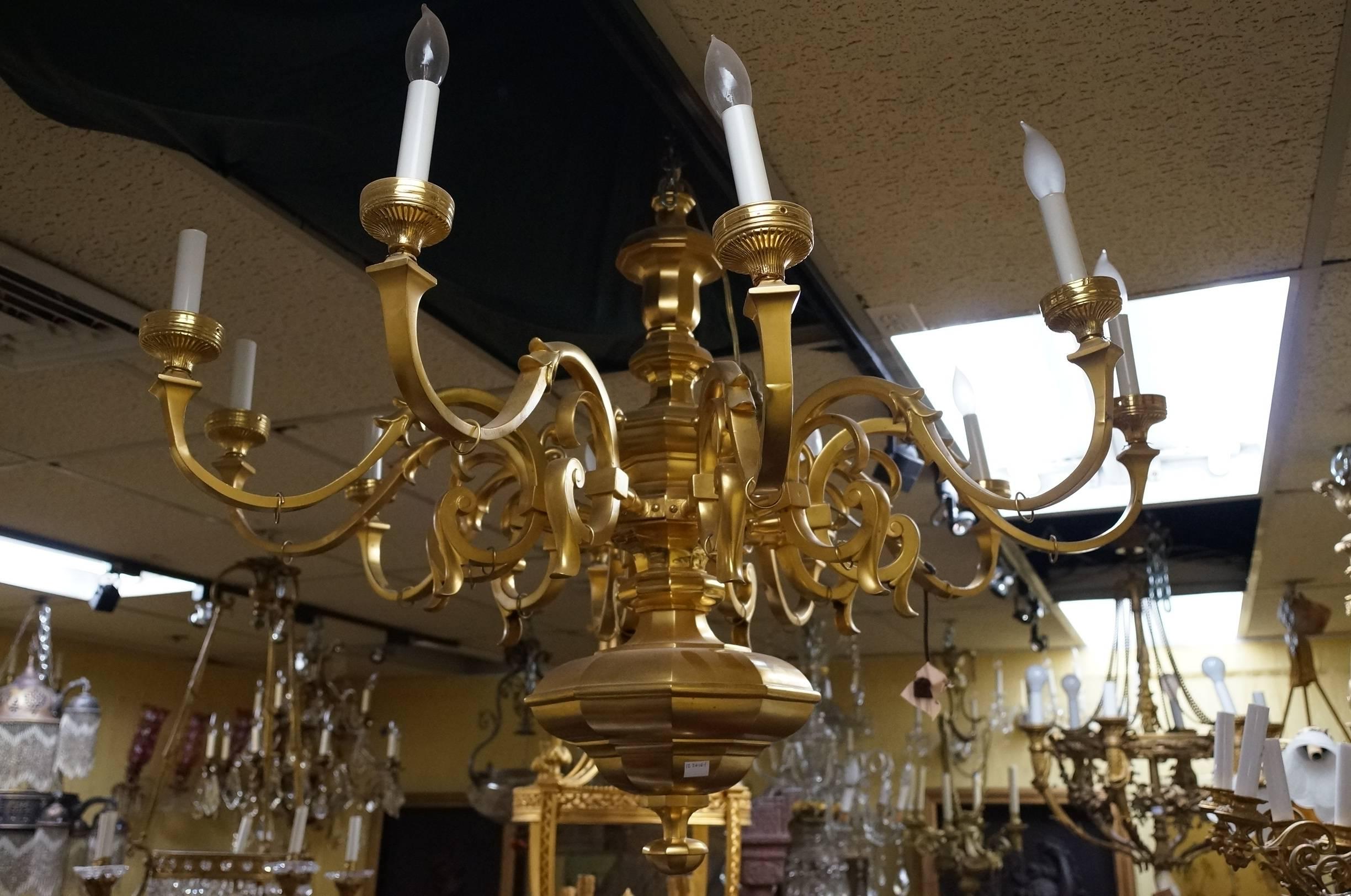 Grand lustre de style Régence en bronze doré en vente 2