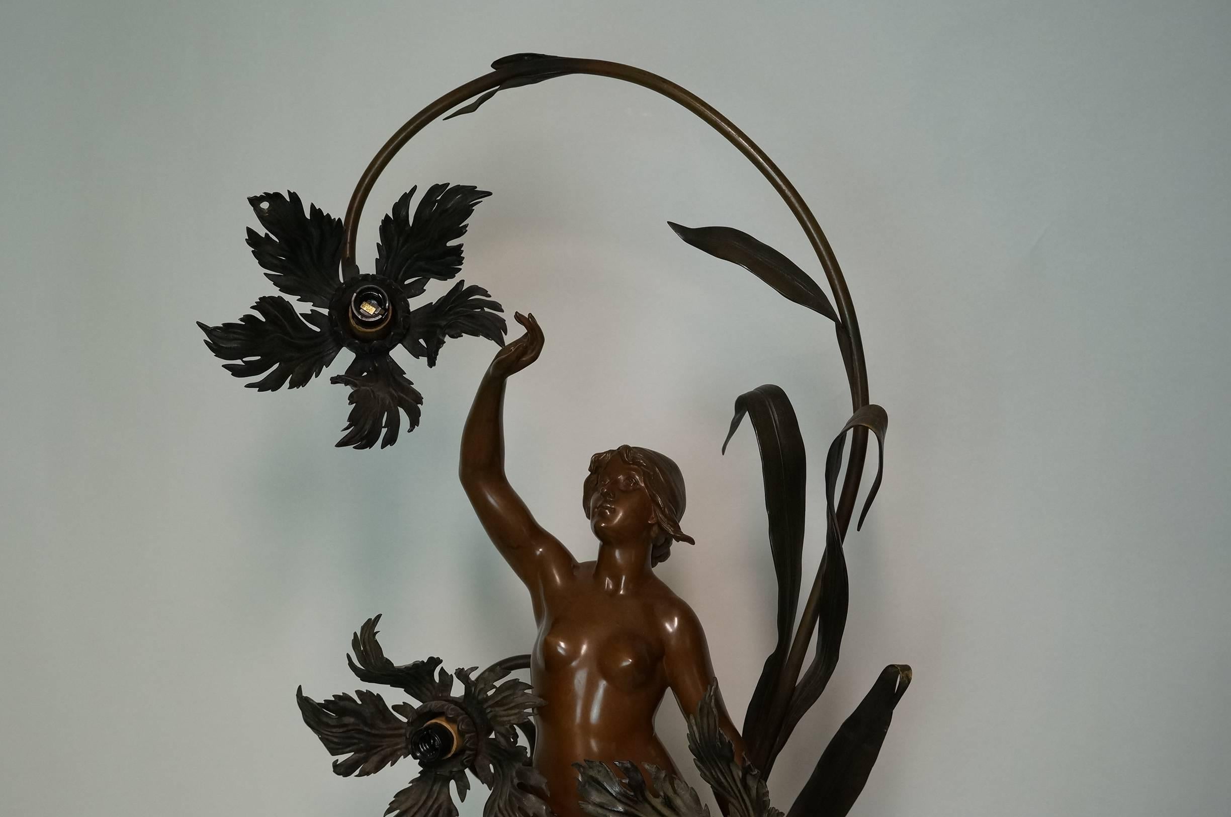 French 19 Century Art Nouveau Patinated Bronze Figural Lamp In Good Condition In New York, NY