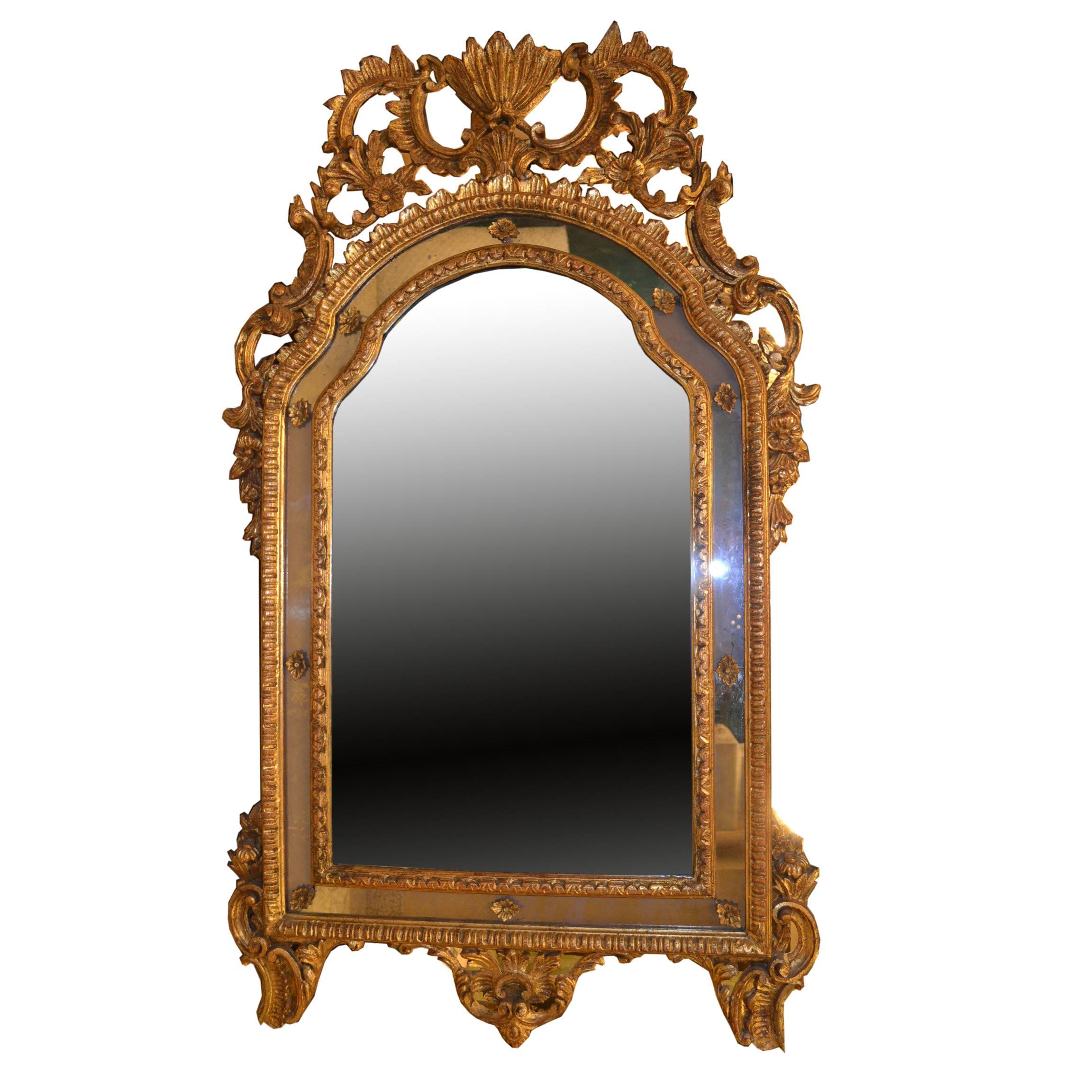 Miroir de style vénitien Roccoco en bois doré et gesso en vente