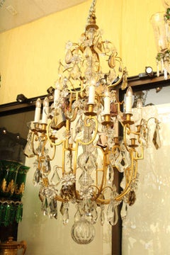 Grande lampadario a dodici luci in cristallo e bronzo attribuito a Bagues