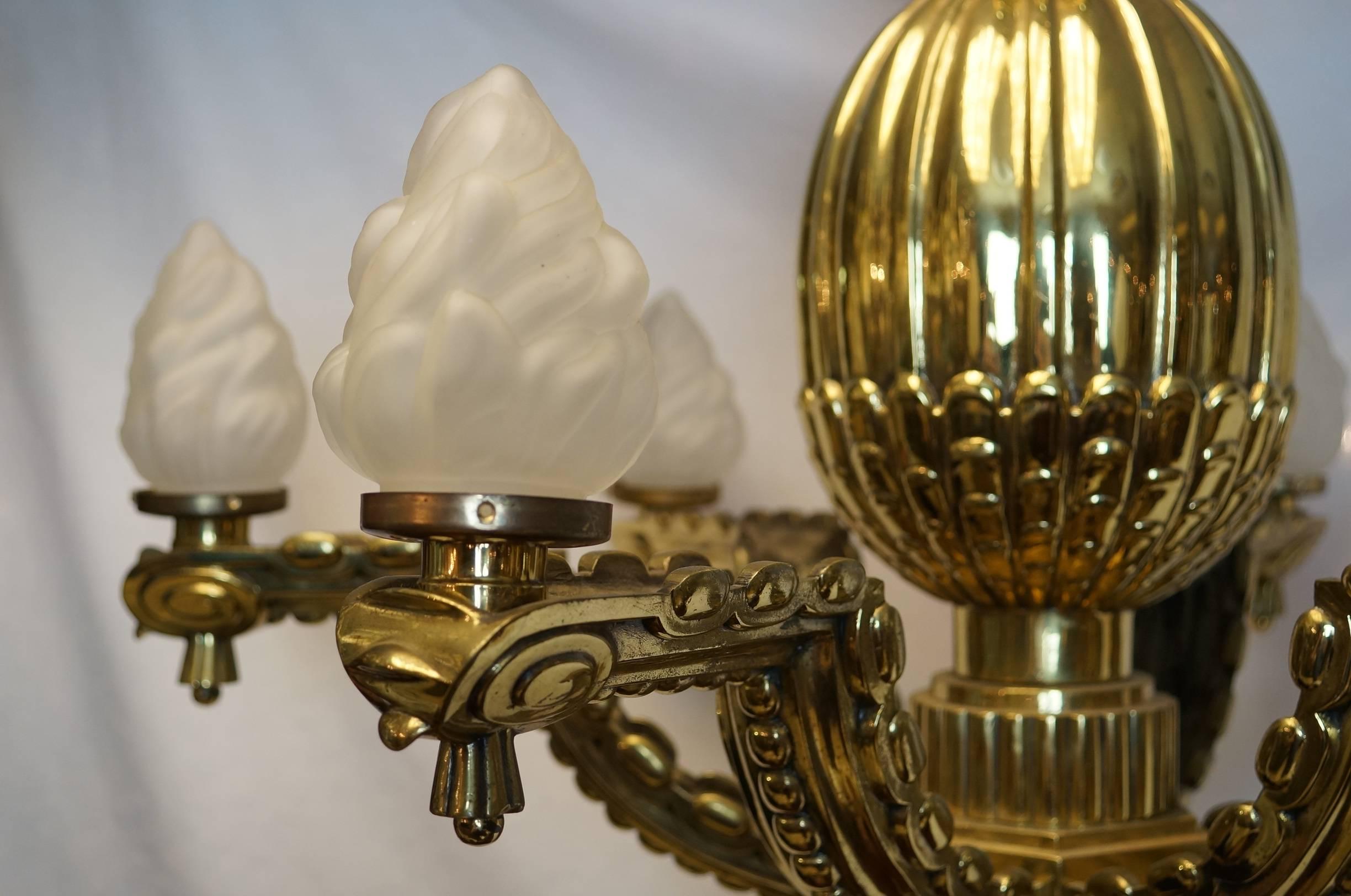 A fantastic six-arm gilt bronze deco chandelier with fluted design work.
Wonderful quality. Possibly by a well known designer.

Stock number: L375.