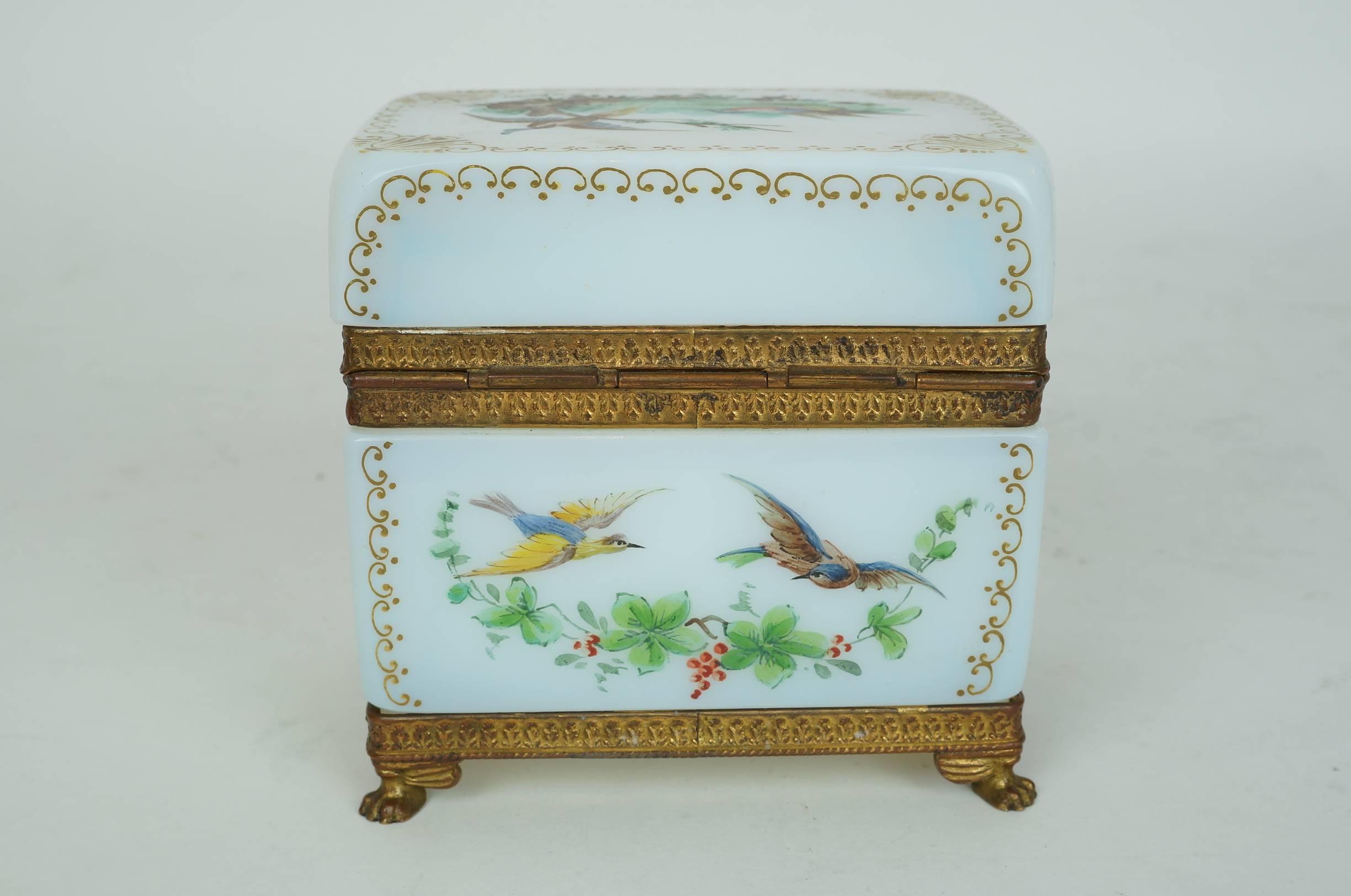 French White Opaline Jewelry Box with Painted Floral and Bird Decorations In Excellent Condition In New York, NY
