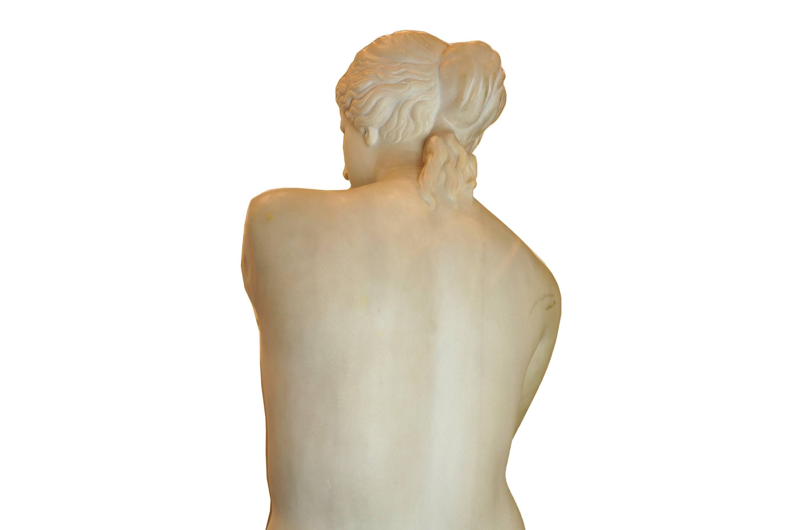 Fine Carved Italian White Marble Figure Statue of a Neoclassical Standing Nude In Good Condition In New York, NY