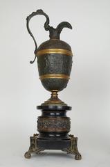 Coppia di brocche neoclassiche in bronzo e marmo del XIX secolo / Ewers