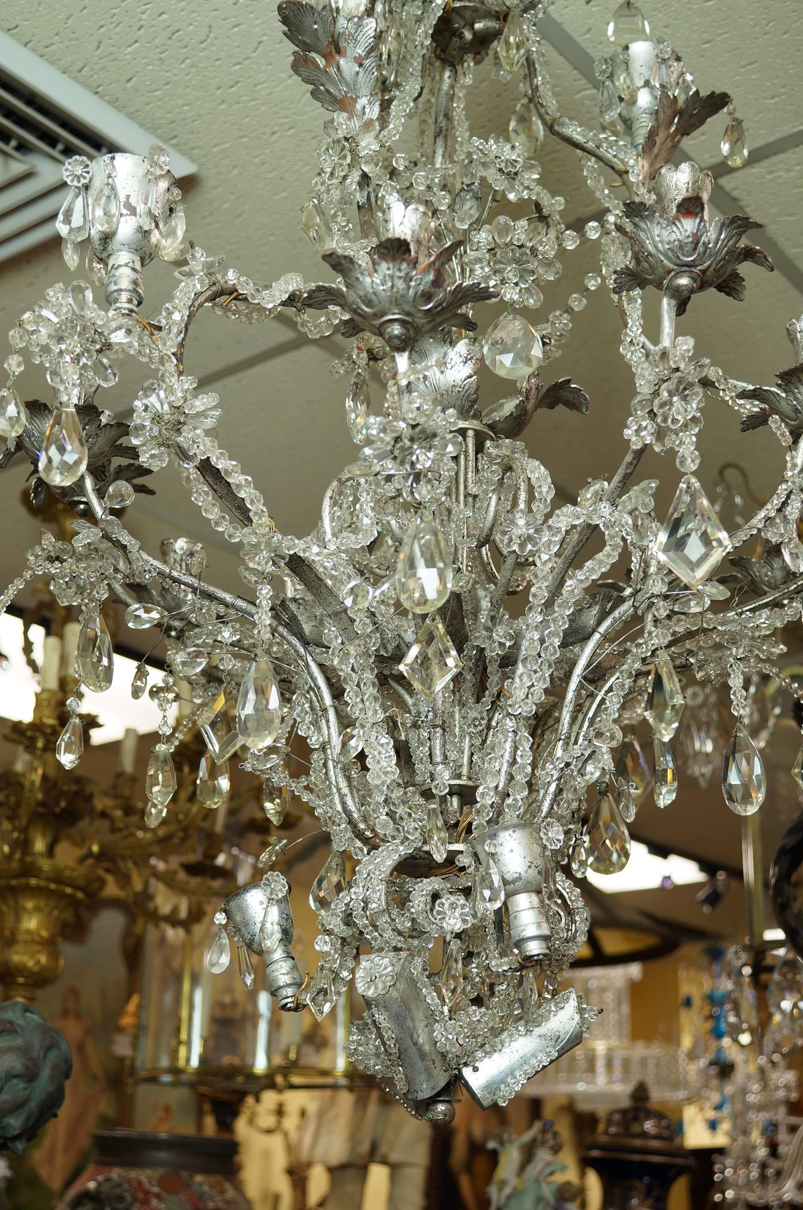 Important Rock Crystal and Silvered Metal Beaded Chandelier attributed to Baguès In Good Condition For Sale In New York, NY