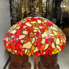 Lampada da terra in vetro al piombo e metallo in stile Tiffany