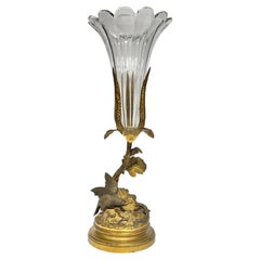 Splendido vaso del XIX secolo in cristallo intagliato e bronzo dorato raffigurante un serpente e un uccello