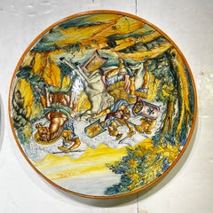 Paire de grandes assiettes de présentation vintage en majolique italienne représentant des batailles romaines