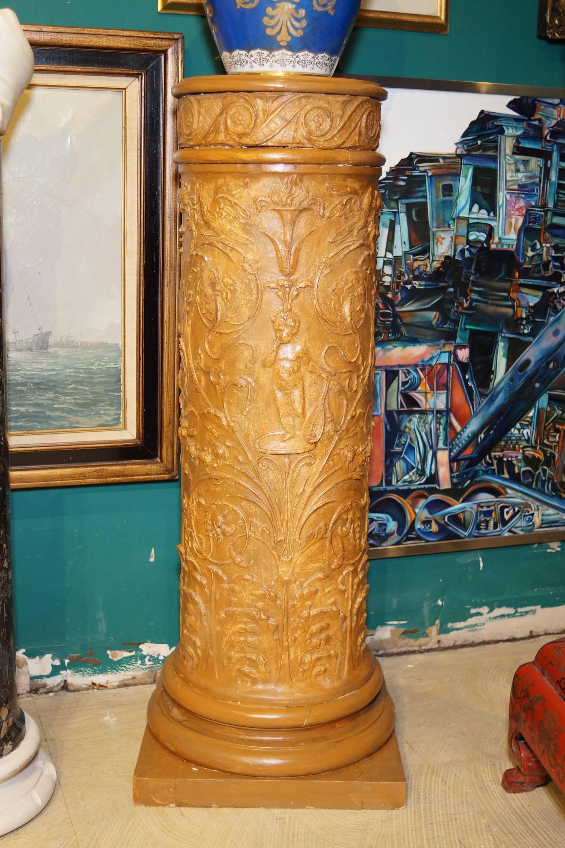 Set of Four Neoclassical Gilt Gesso Pedestals with Figural Motif In Good Condition For Sale In New York, NY