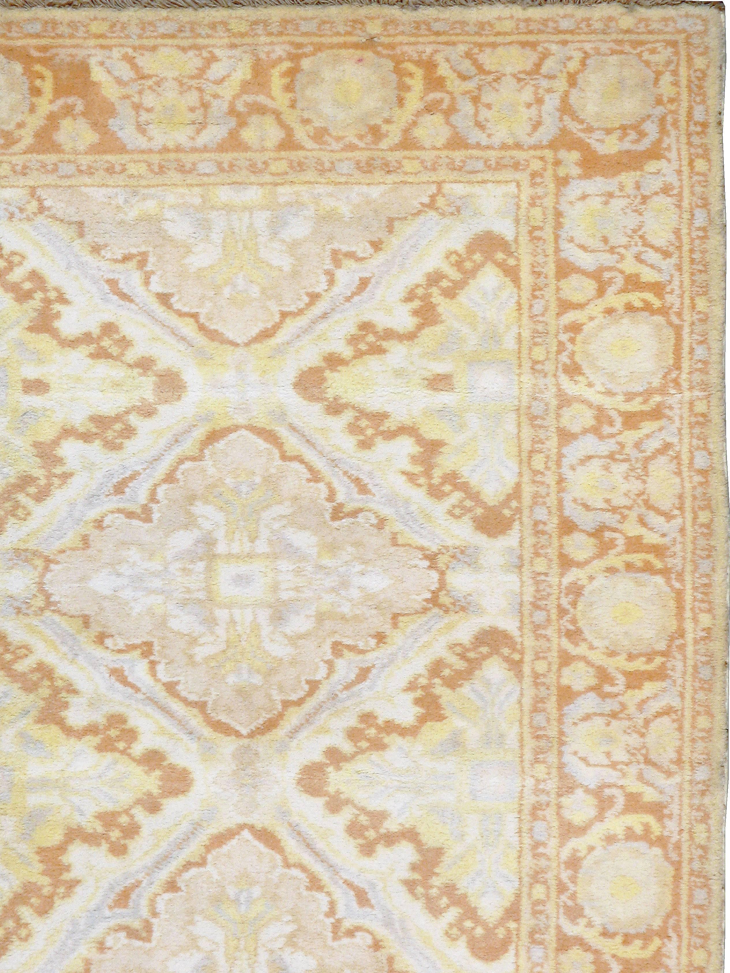 Ein alter indischer Agra-Teppich aus Baumwolle aus dem zweiten Viertel des 20. Jahrhunderts.